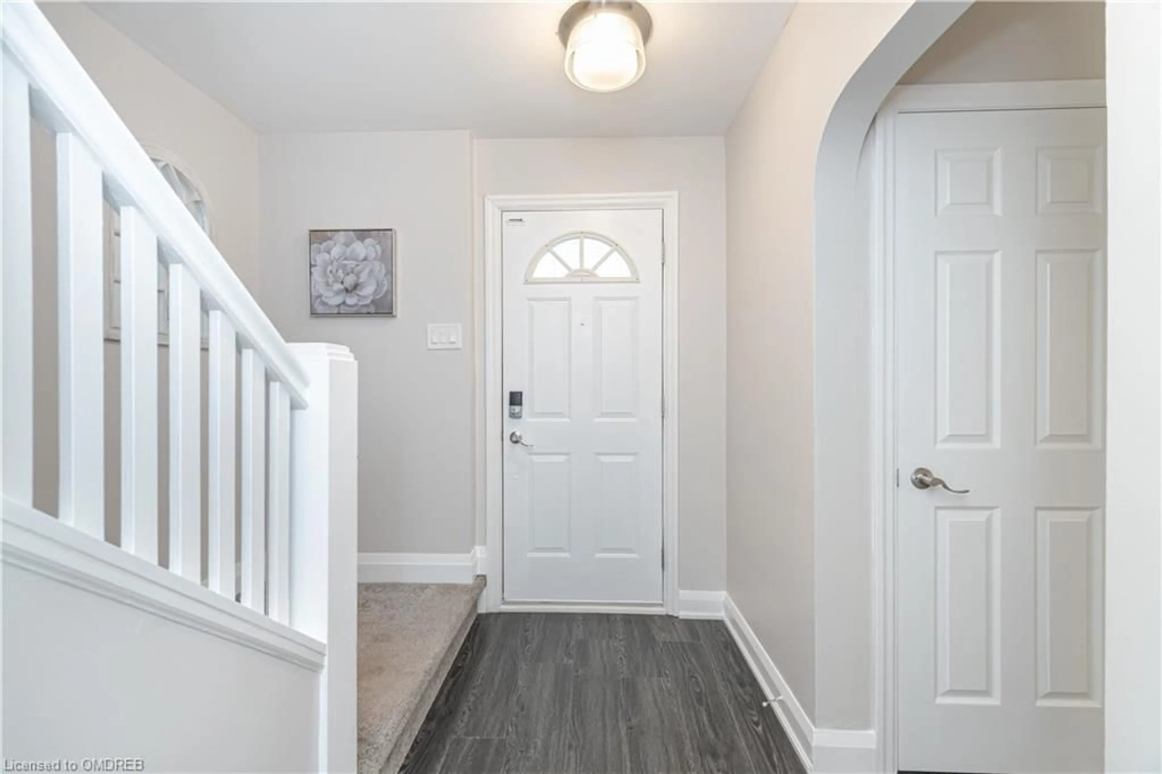 Indoor entryway, wood floors for 29 Princess St, St. Catharines Ontario L2P 2R2