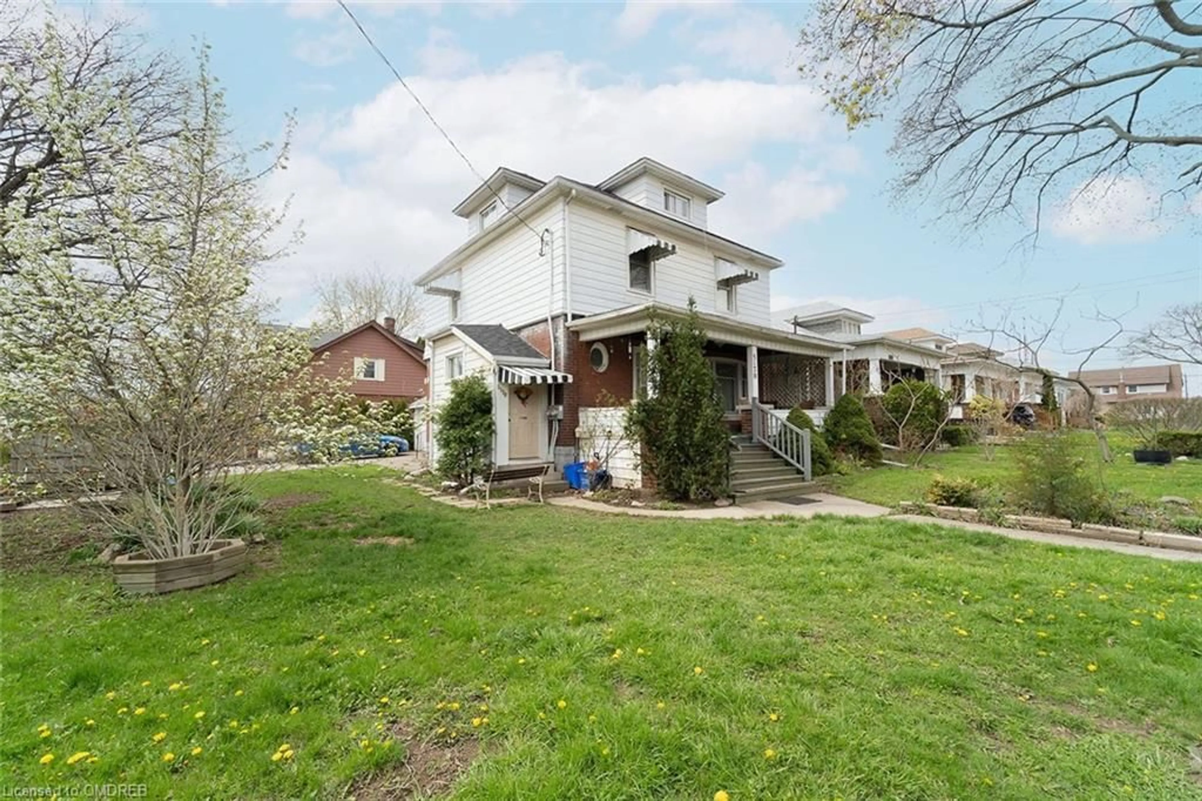 Frontside or backside of a home, cottage for 5170 Willmott St, Niagara Falls Ontario L2E 2A5