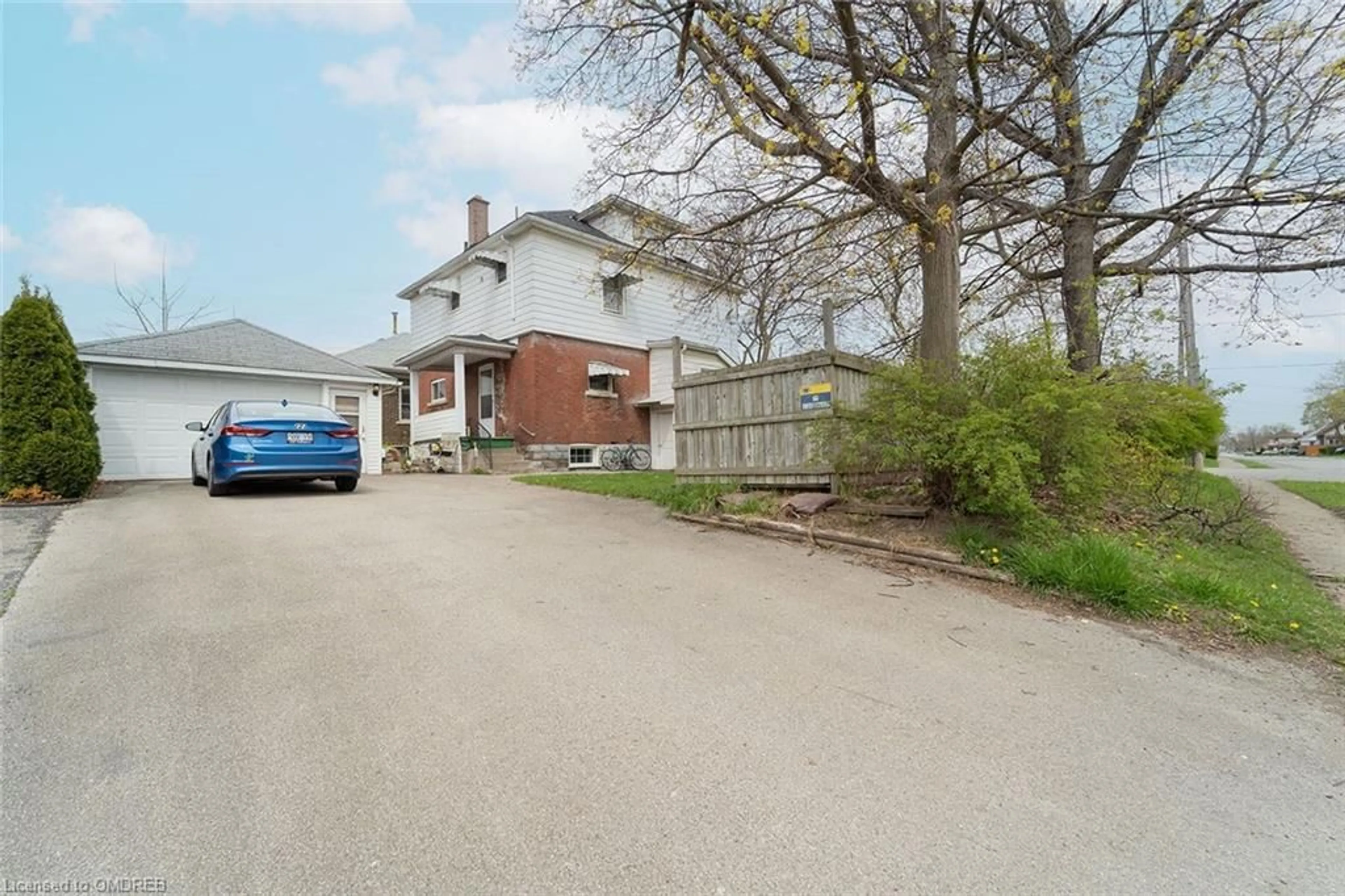 A pic from exterior of the house or condo, the street view for 5170 Willmott St, Niagara Falls Ontario L2E 2A5