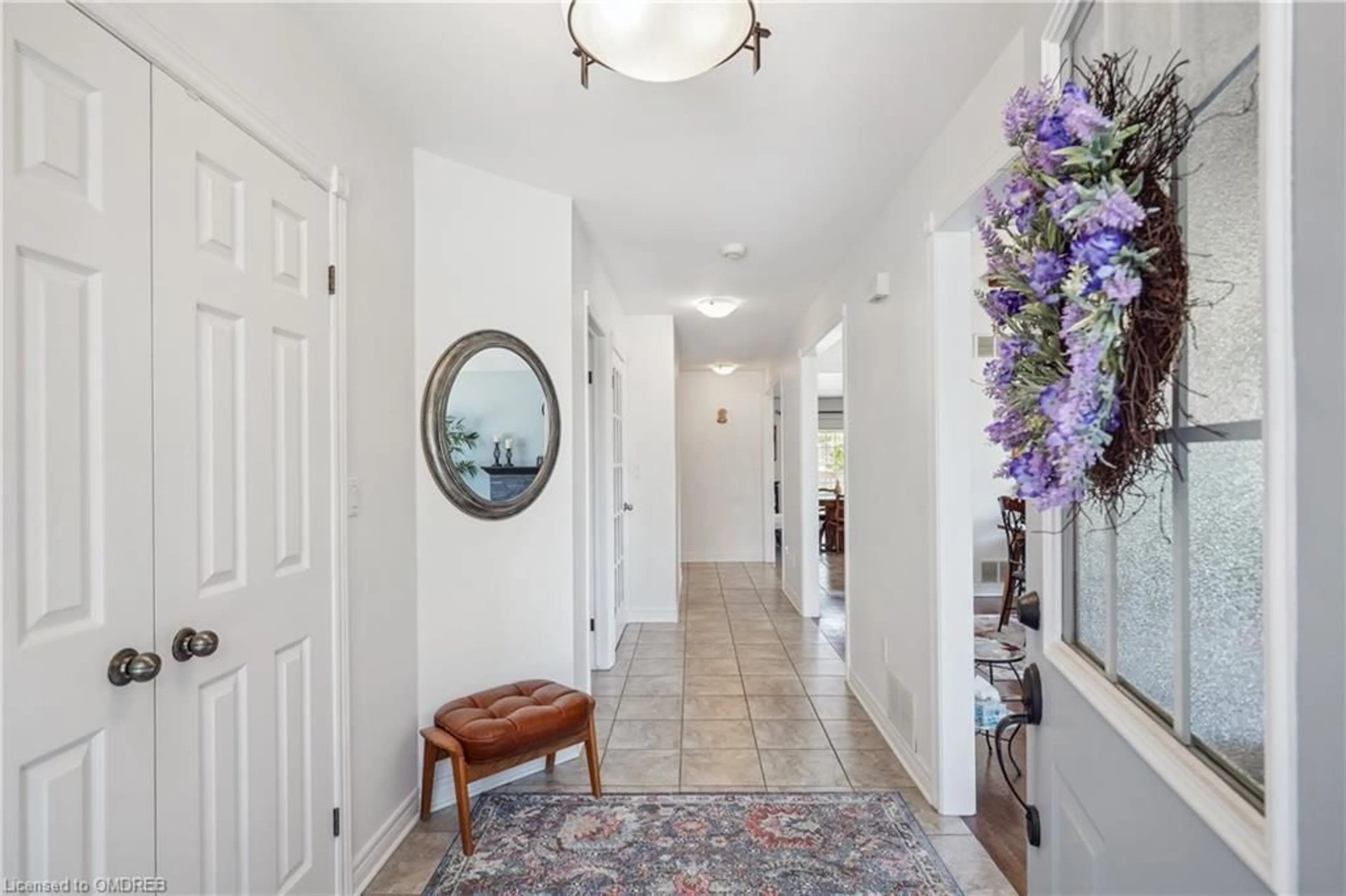 Indoor entryway, wood floors for 339 Wellbrook Ave, Welland Ontario L3C 7N3