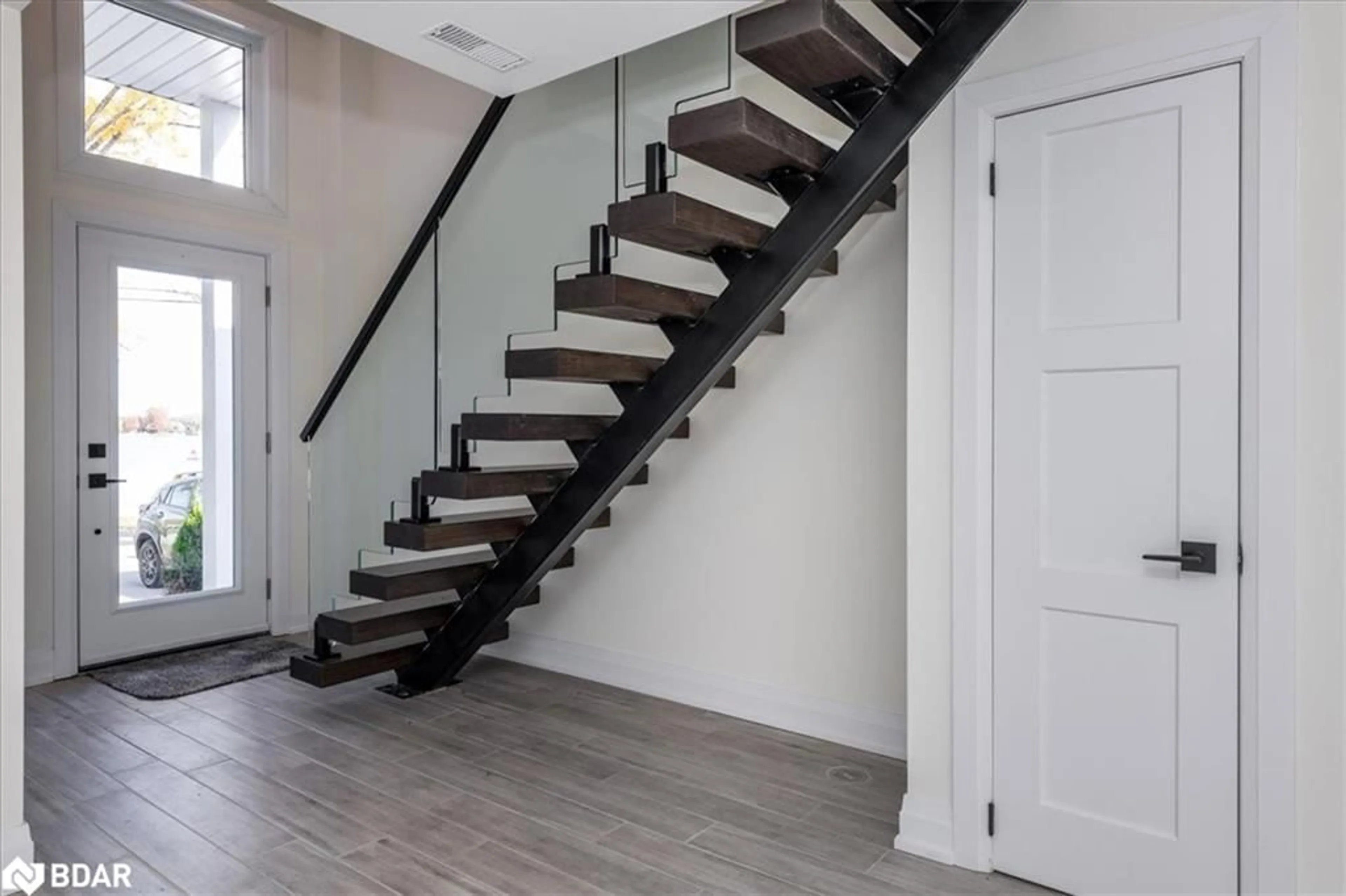 Stairs for 1103 Stoney Point Rd, Lefroy Ontario L0L 1W0