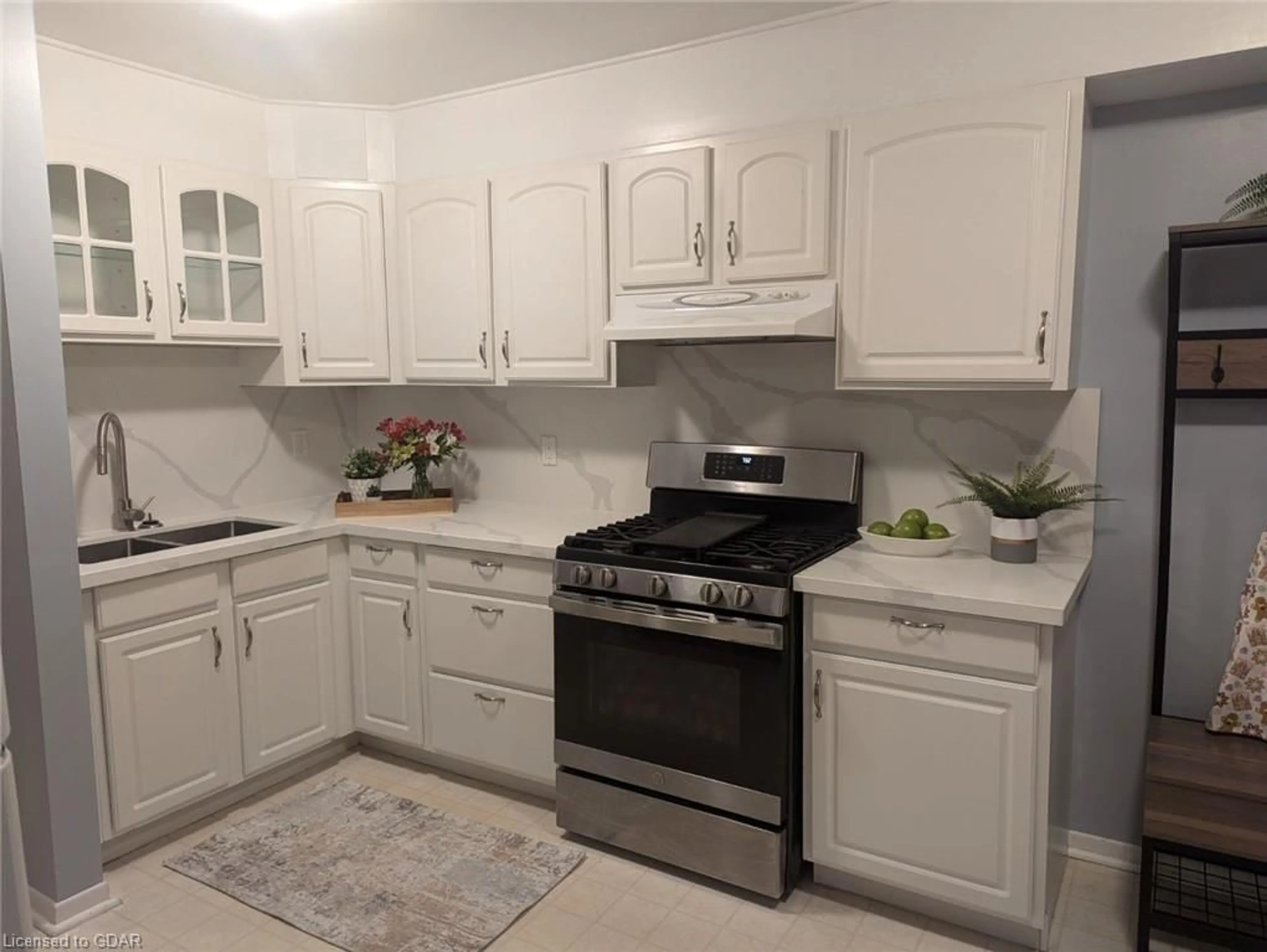 Standard kitchen, ceramic floors, cottage for 45 Marksam Rd #11, Guelph Ontario N1H 6Y9