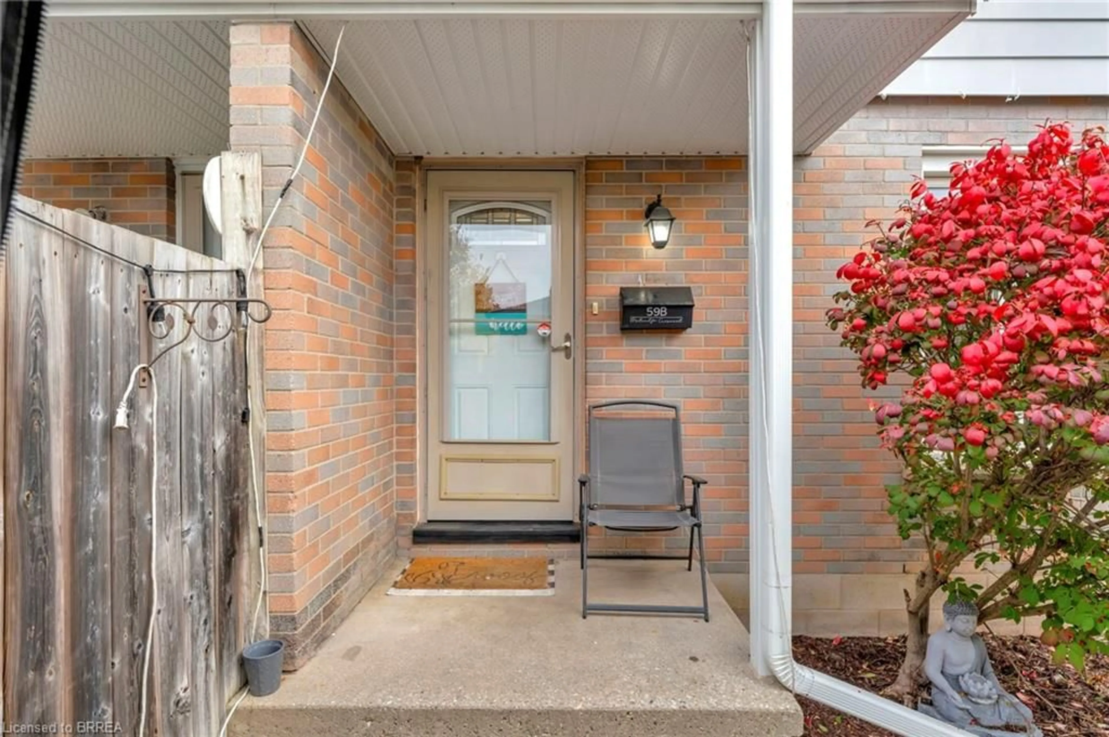 Indoor entryway, wood floors for 59 Metcalfe Cres #B, Brantford Ontario N3R 2L7