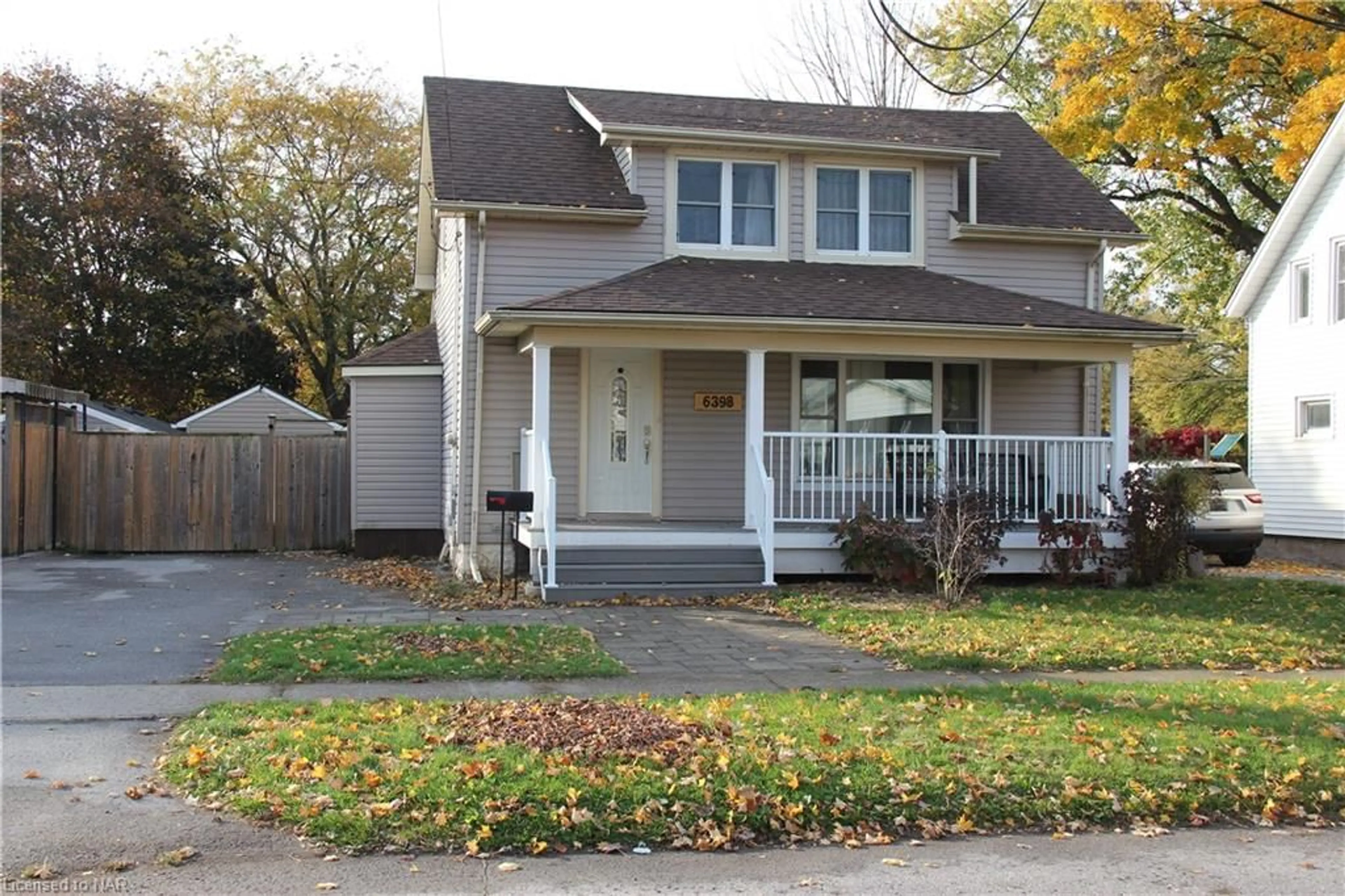 Frontside or backside of a home, cottage for 6398 Crawford St, Niagara Falls Ontario L2E 5Z1