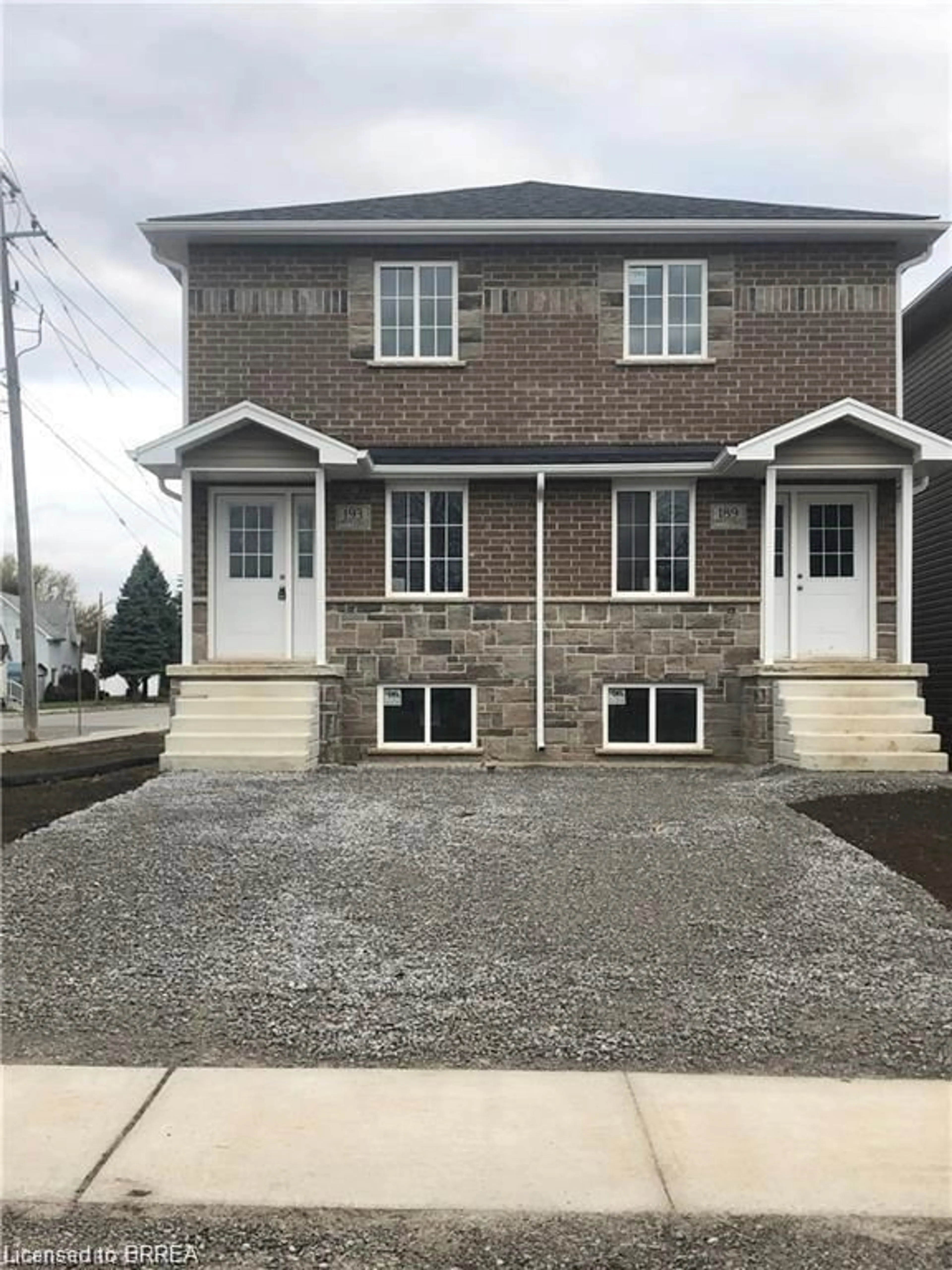 Home with brick exterior material for 28B Grandview St, Brantford Ontario N3R 2A3