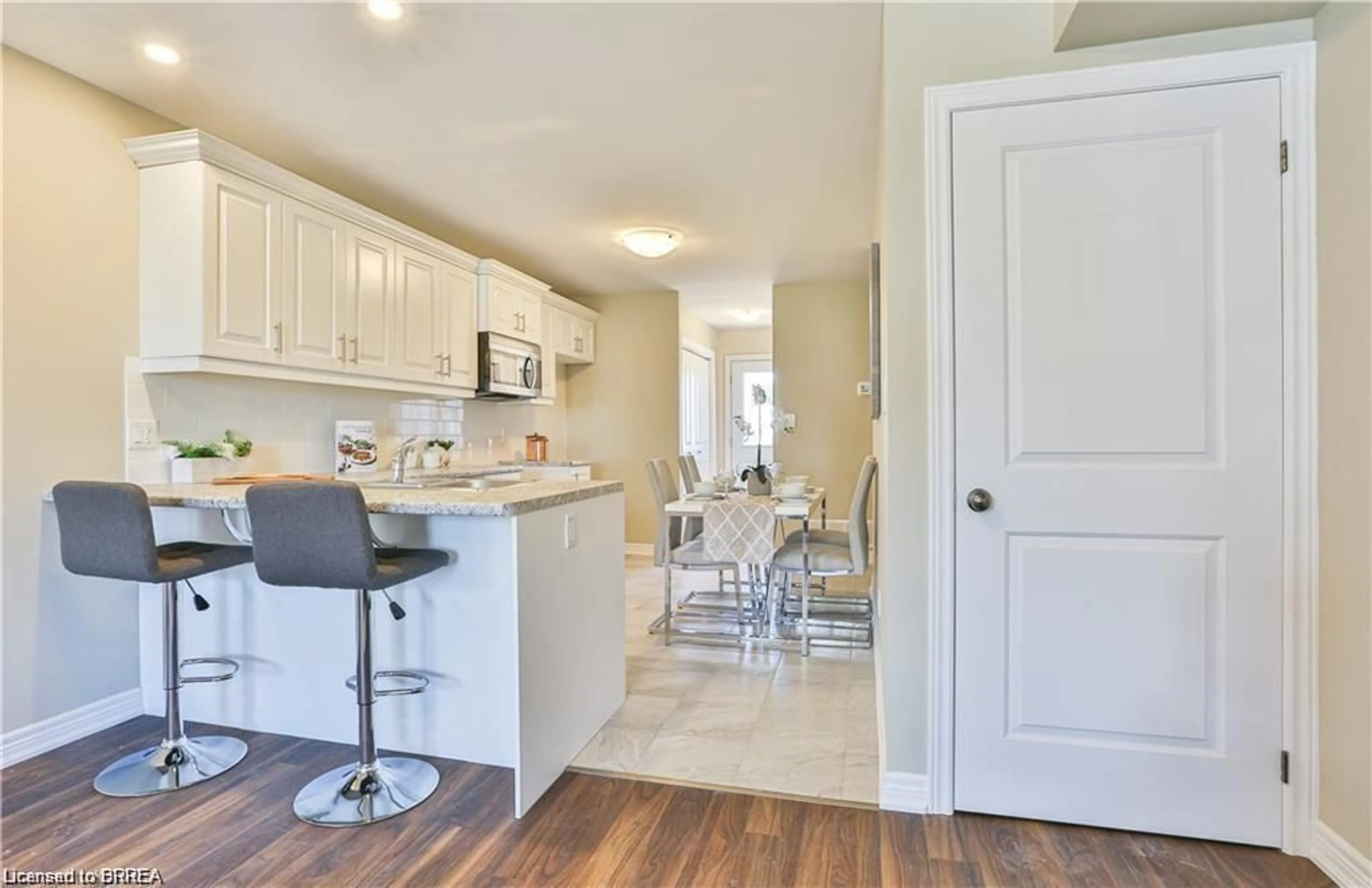 Open concept kitchen for 28B Grandview St, Brantford Ontario N3R 2A3