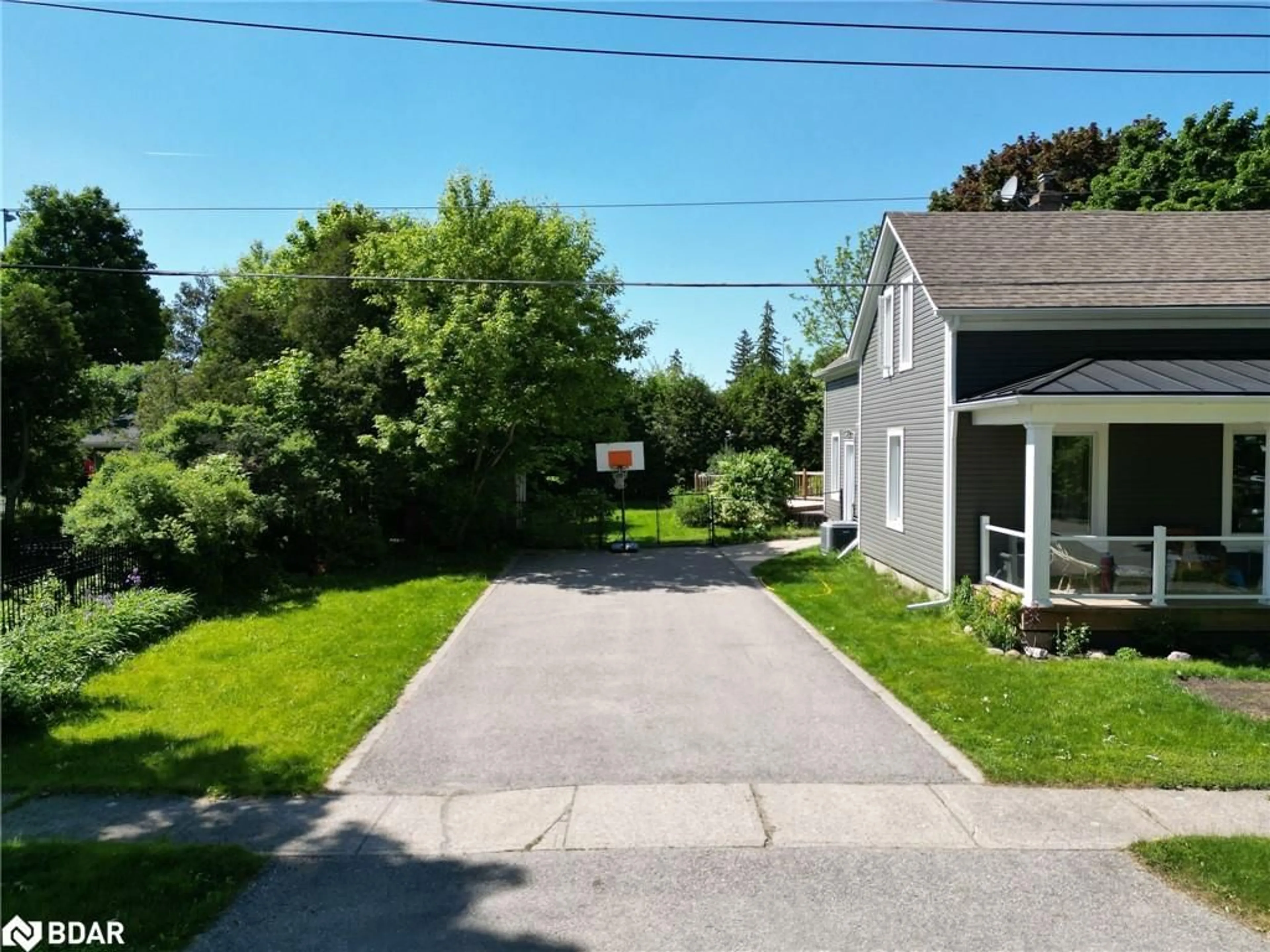 Frontside or backside of a home, the street view for 87 Lake Ave, Halton Hills Ontario L7J 1G1