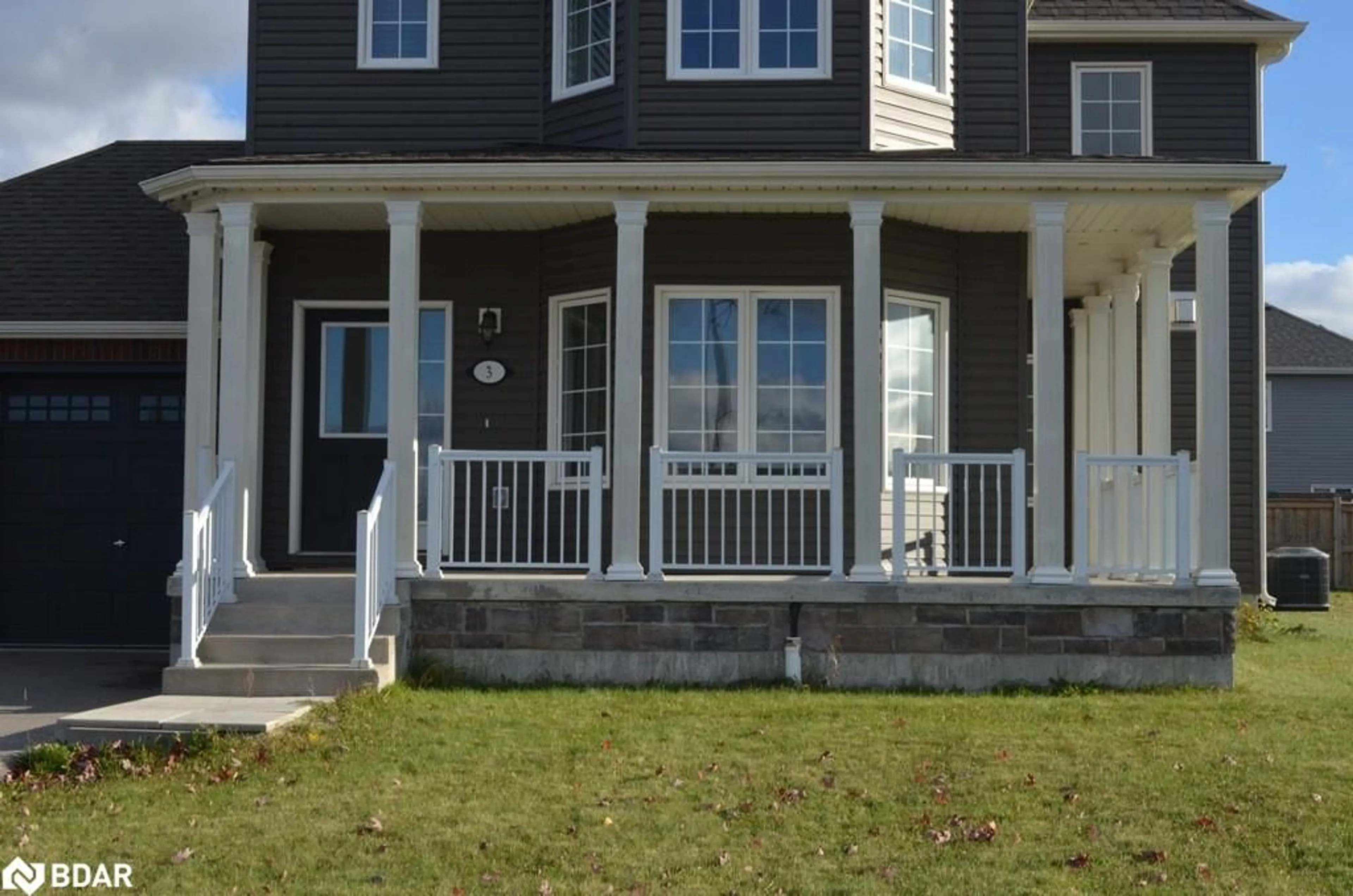 Home with vinyl exterior material for 3 Beverly St, Elmvale Ontario L0L 1P0