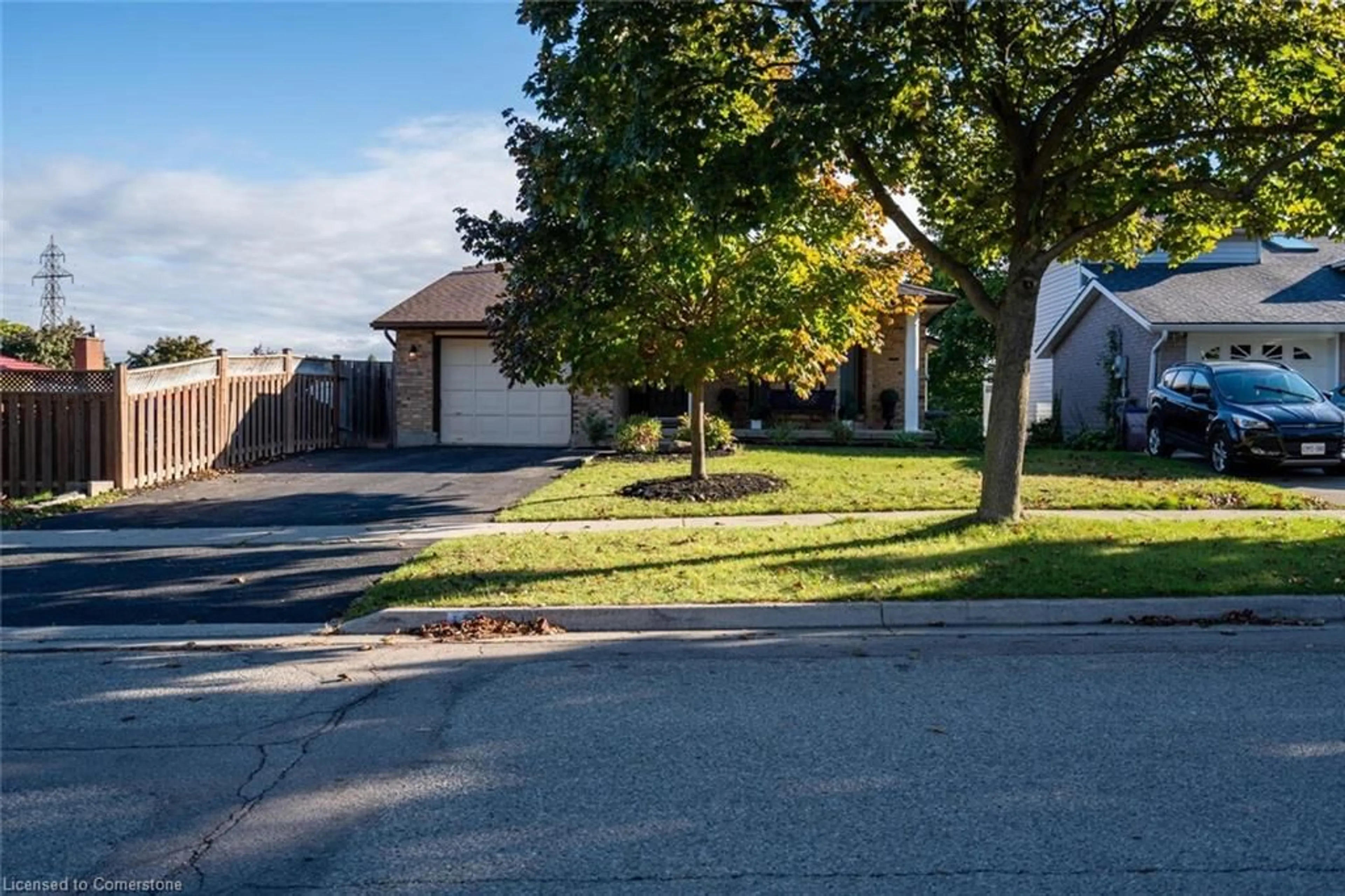 Frontside or backside of a home, the street view for 140 Dinison Cres, Kitchener Ontario N2E 2V2