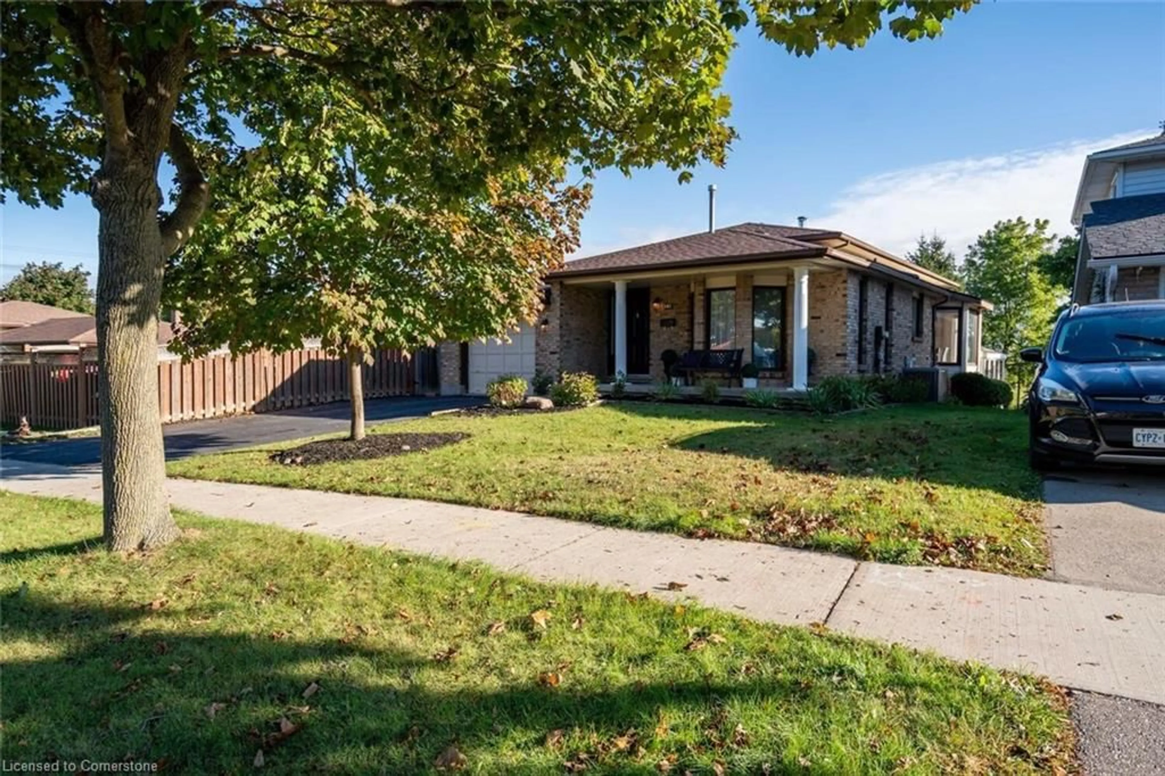 Frontside or backside of a home, the street view for 140 Dinison Cres, Kitchener Ontario N2E 2V2