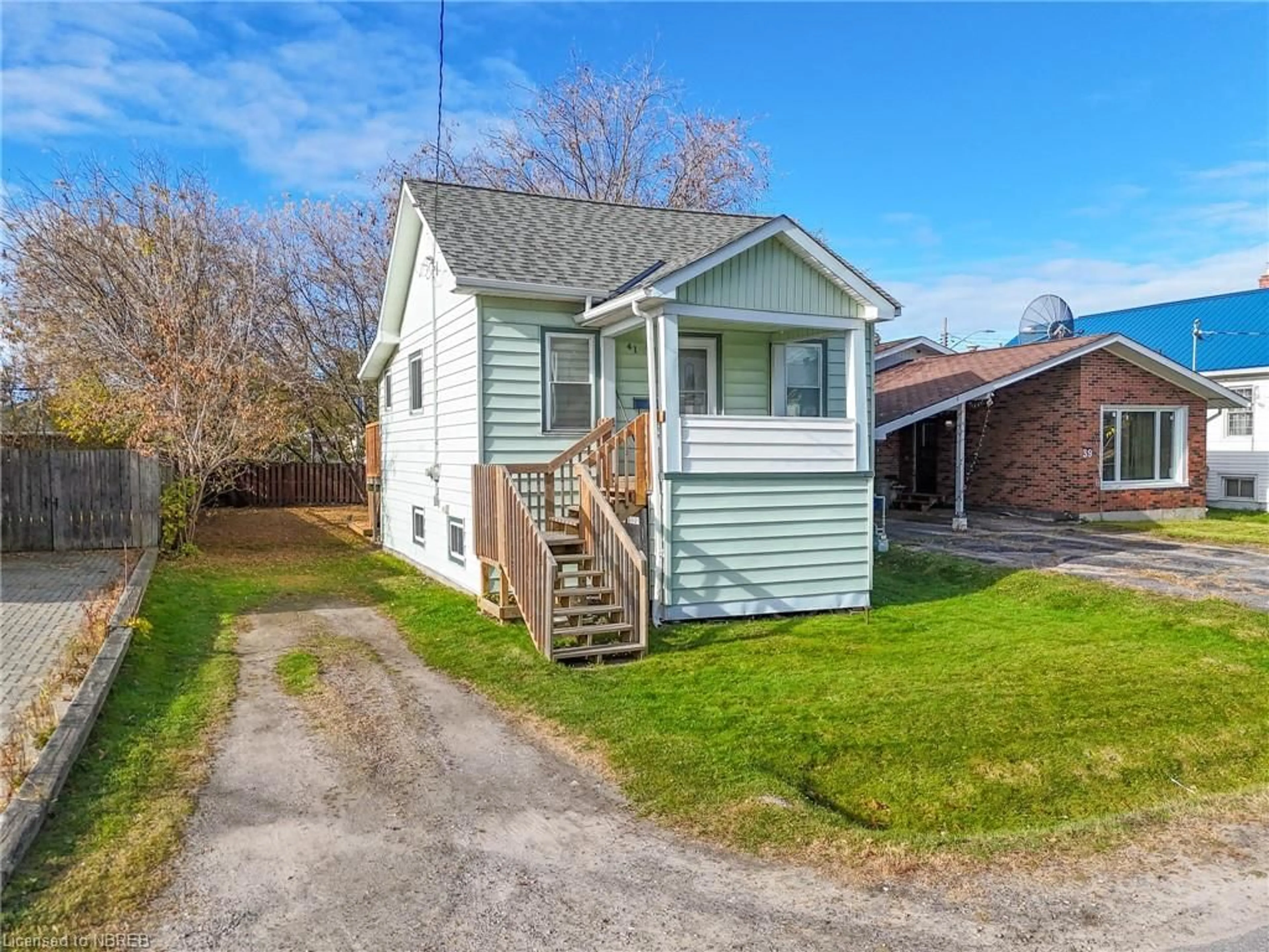 Frontside or backside of a home, cottage for 41 Lee Ave, North Bay Ontario P1A 2J8