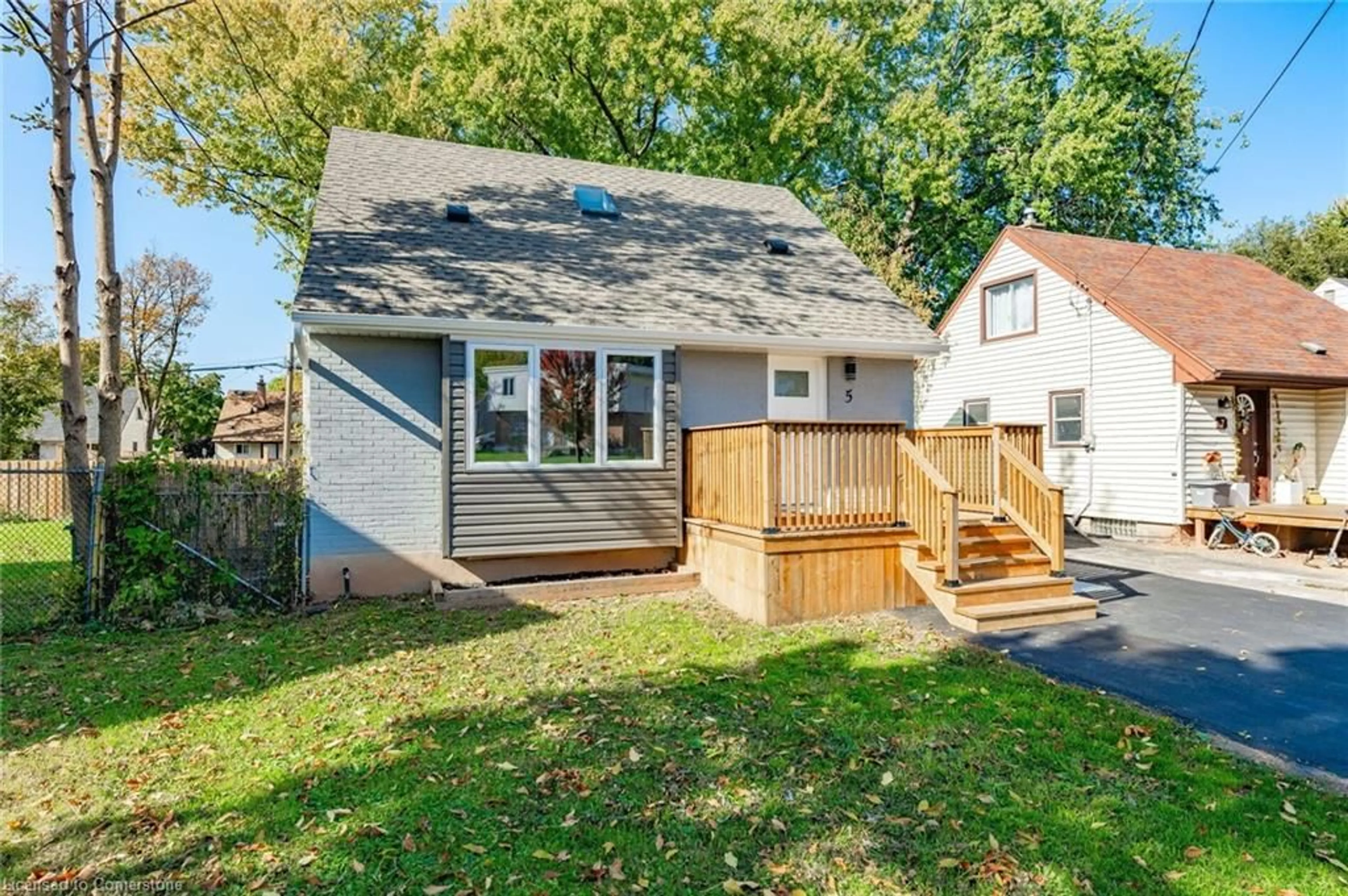 Frontside or backside of a home, cottage for 5 Lewis St, Hamilton Ontario L8H 6C3