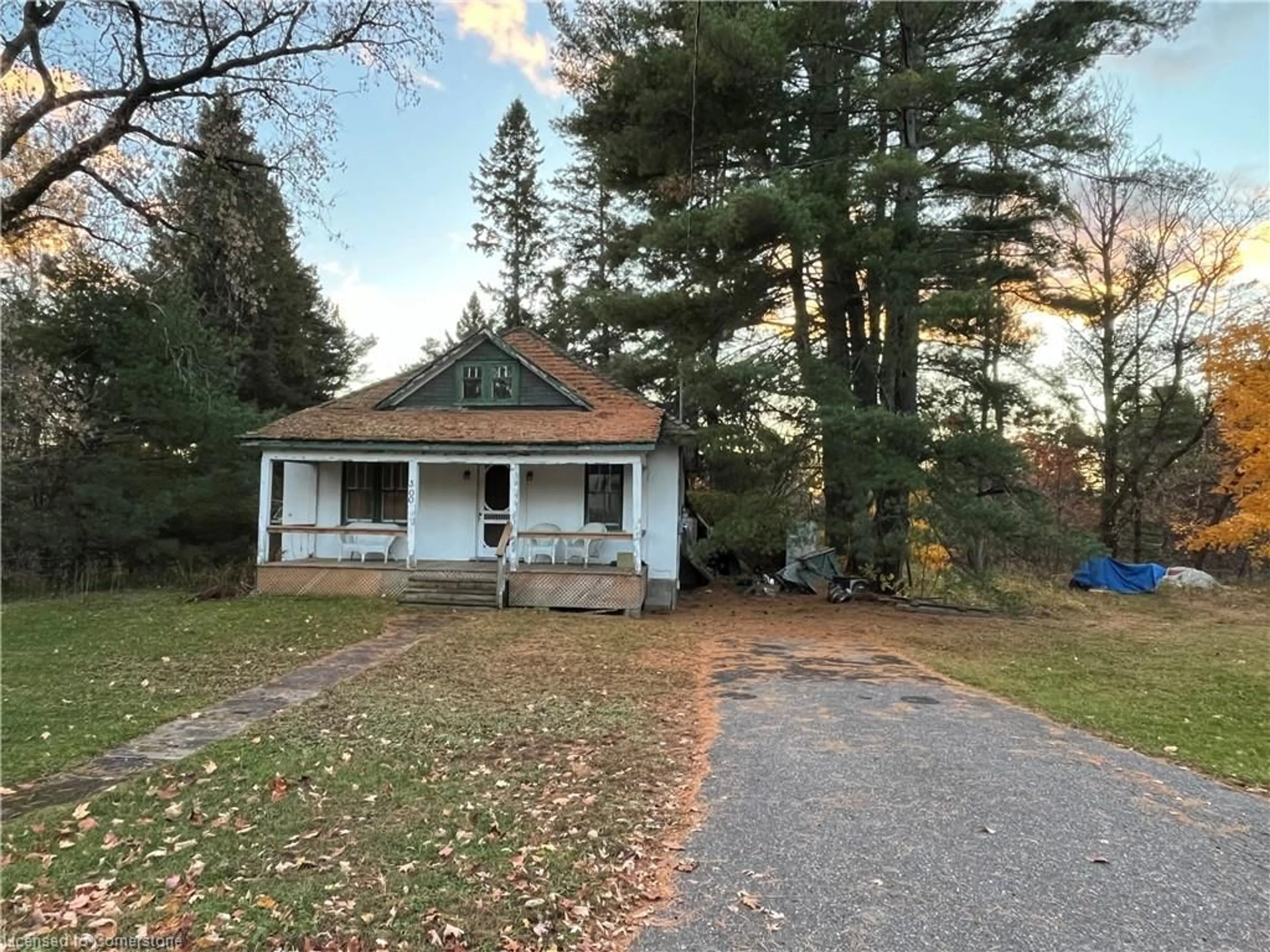 Frontside or backside of a home, cottage for 300 Manitoba St, Bracebridge Ontario P1L 2C9