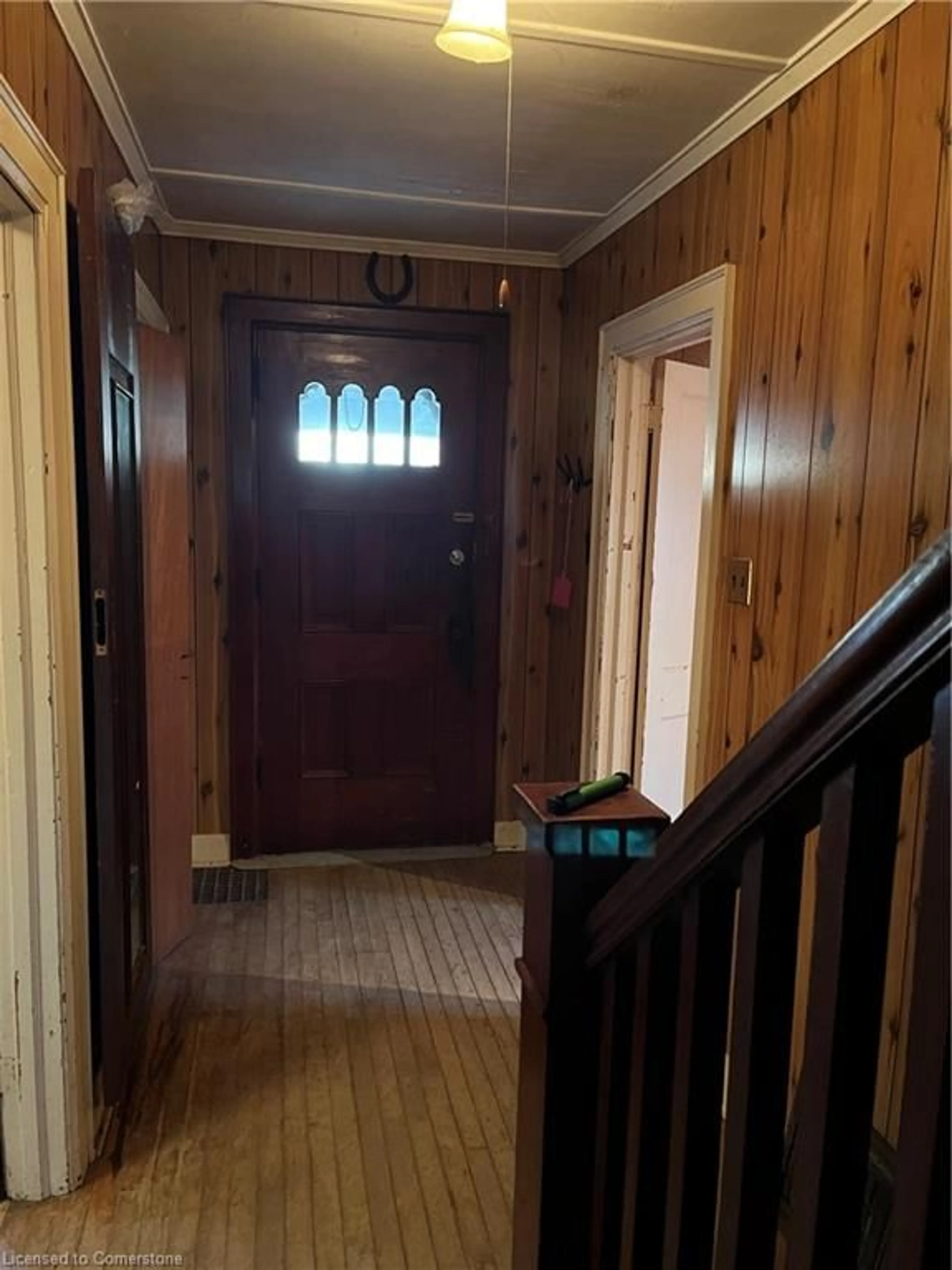 Indoor foyer, wood floors for 300 Manitoba St, Bracebridge Ontario P1L 2C9