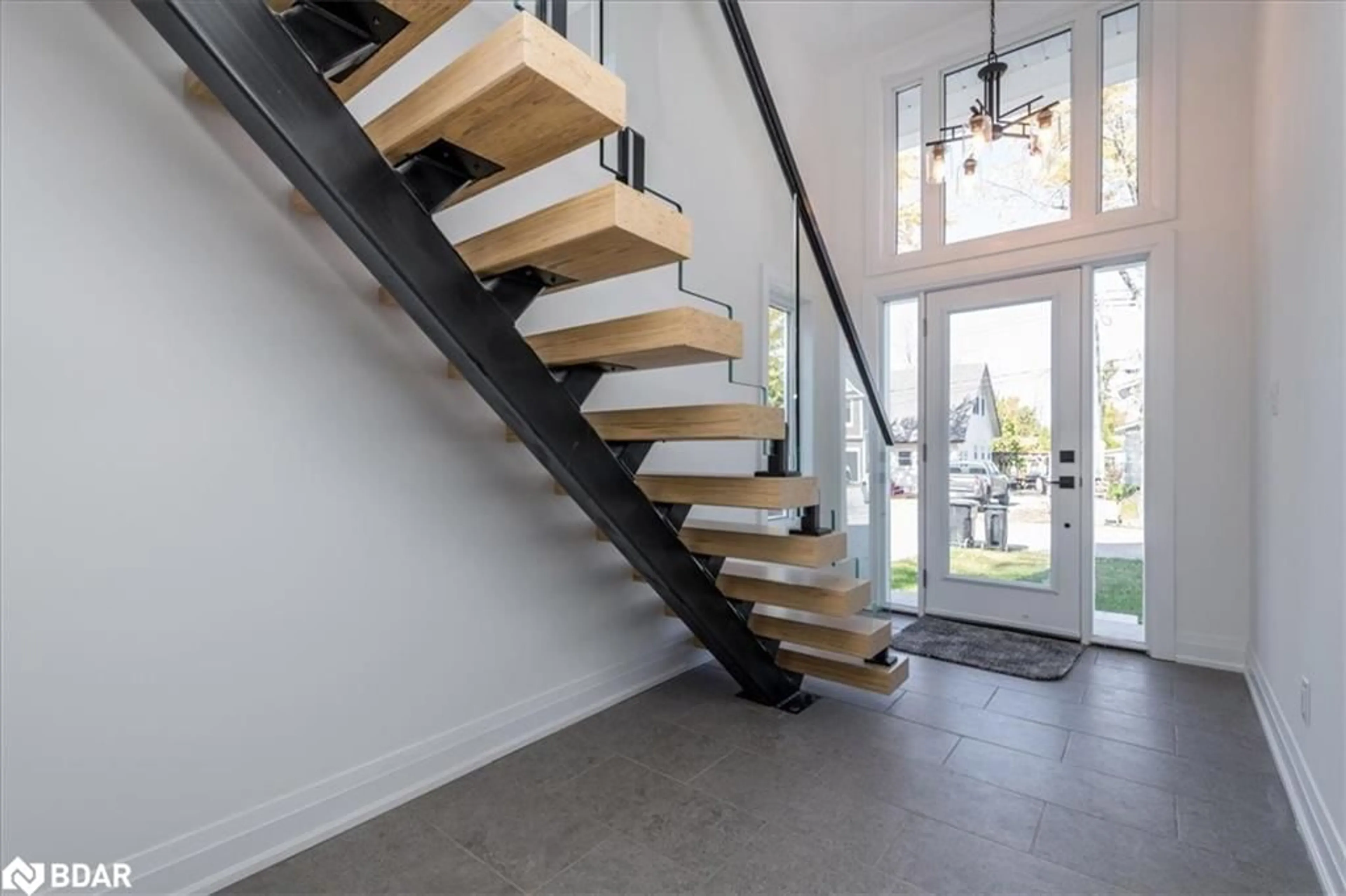 Stairs for 1117 Stoney Point Rd, Lefroy Ontario L0L 1W0