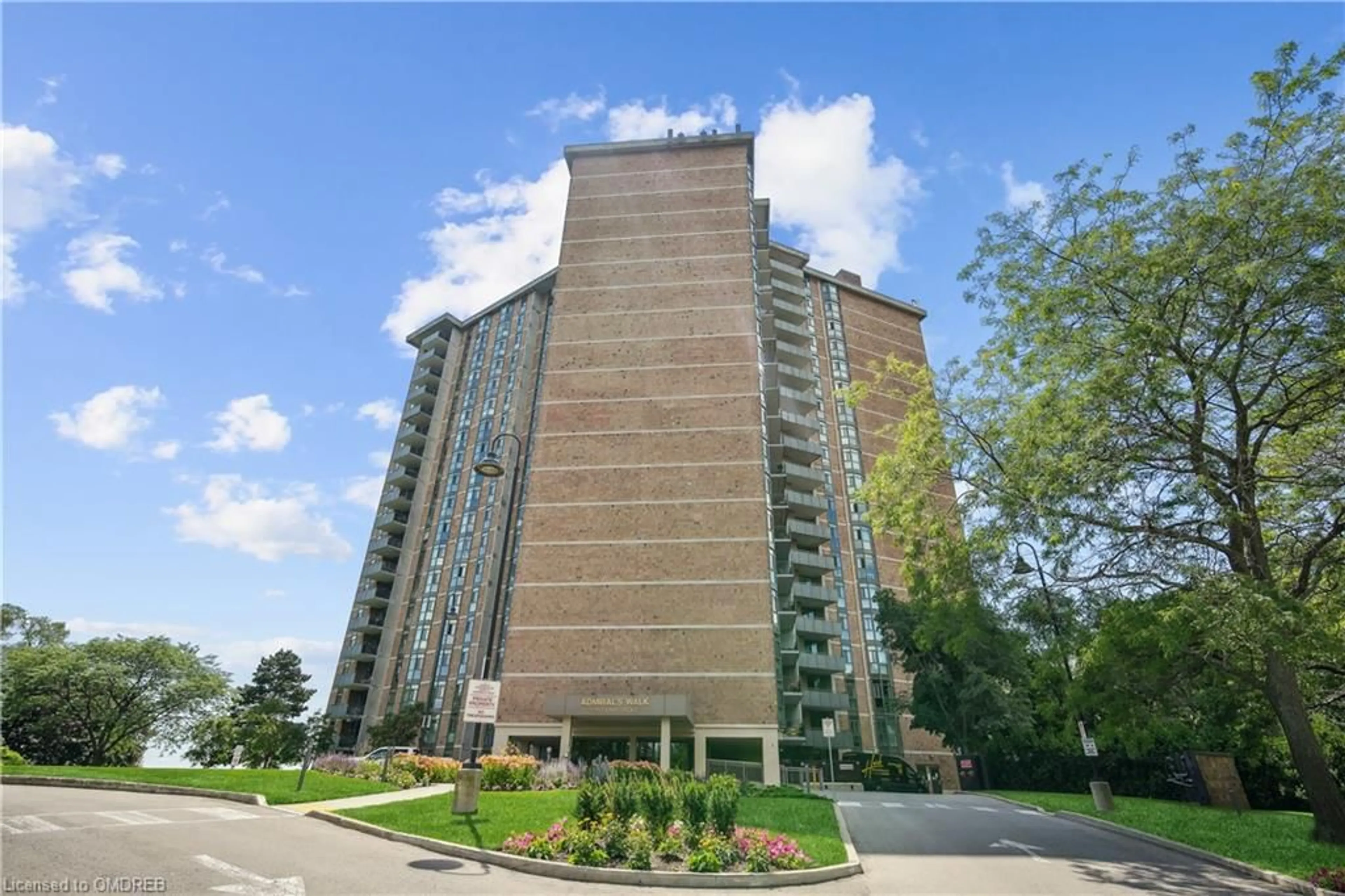 A pic from exterior of the house or condo, the front or back of building for 5250 Lakeshore Rd #708, Burlington Ontario L7L 5L2