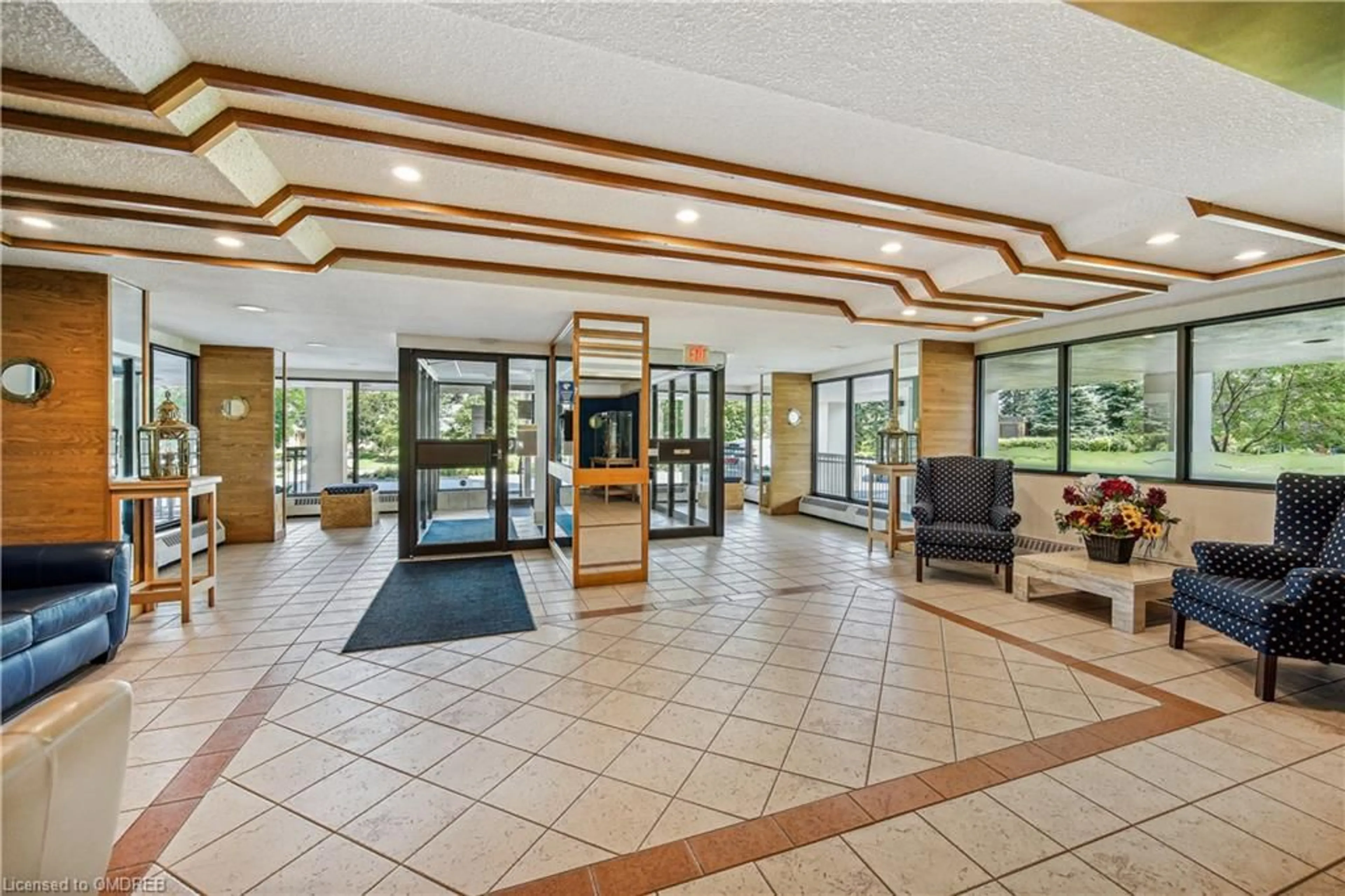 Indoor lobby, unknown floor for 5250 Lakeshore Rd #708, Burlington Ontario L7L 5L2
