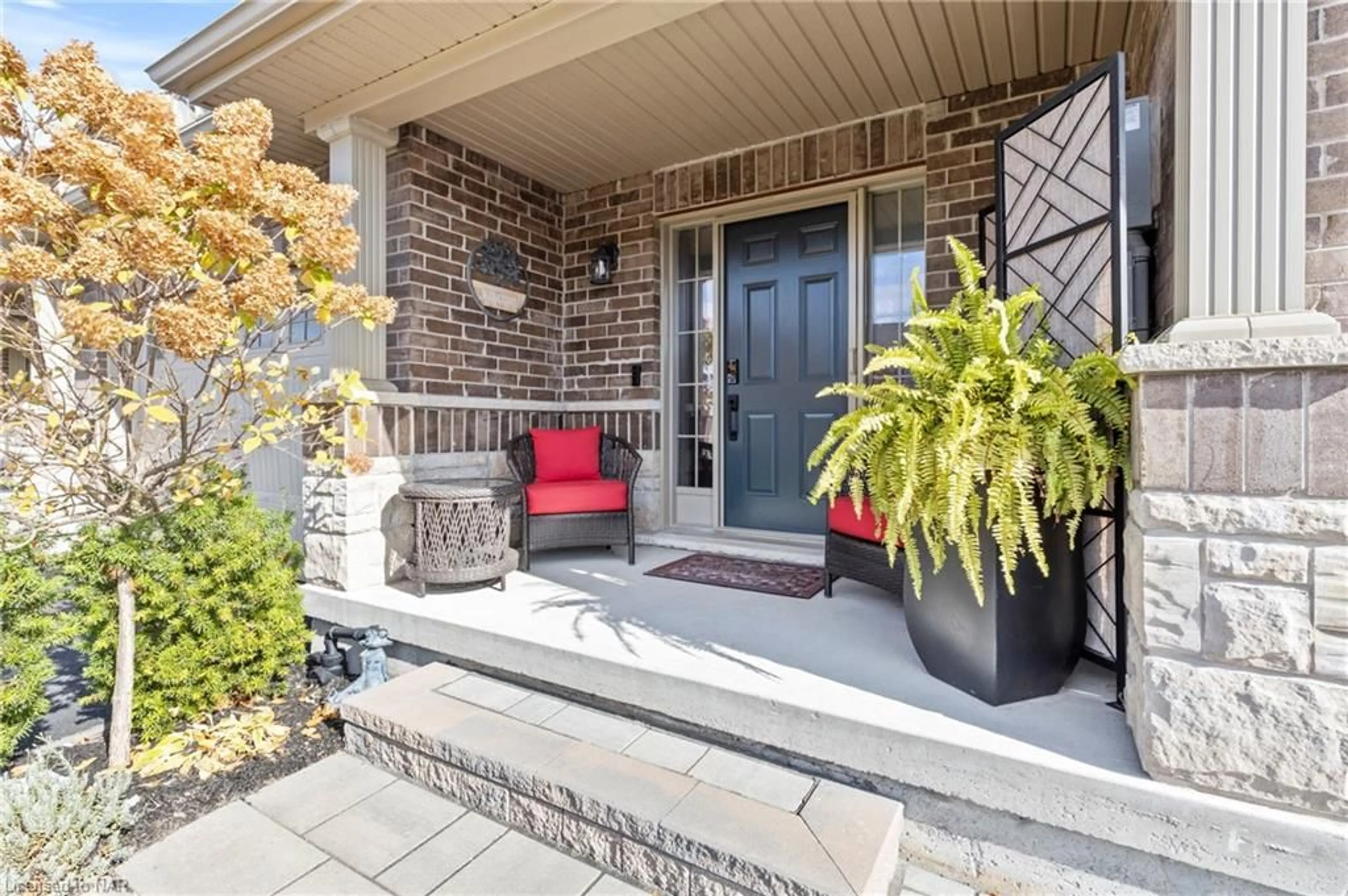 Indoor entryway, cement floor for 64 Abbott Place, Fonthill Ontario L0S 1E0