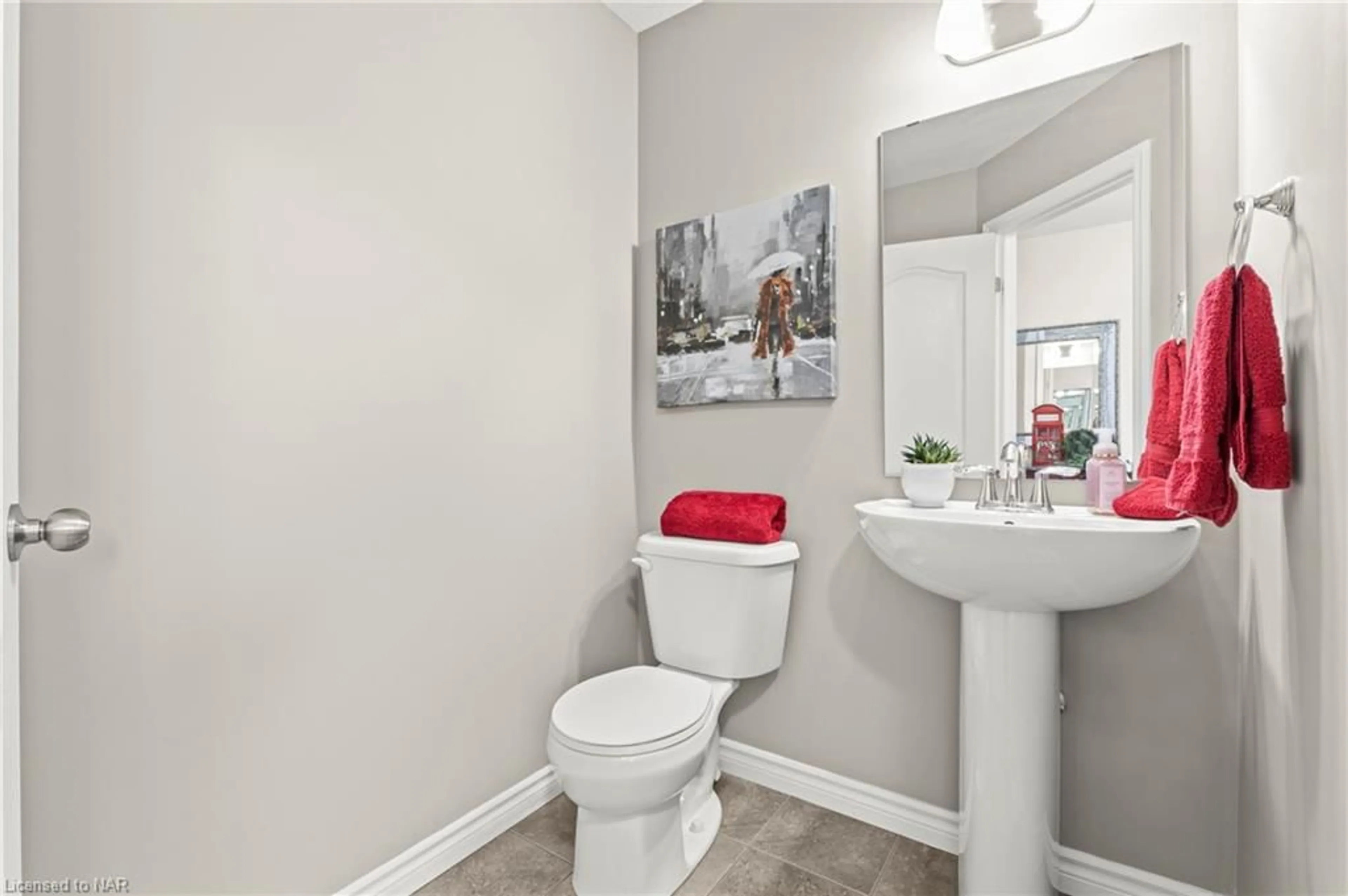 Bathroom, wood floors for 64 Abbott Place, Fonthill Ontario L0S 1E0