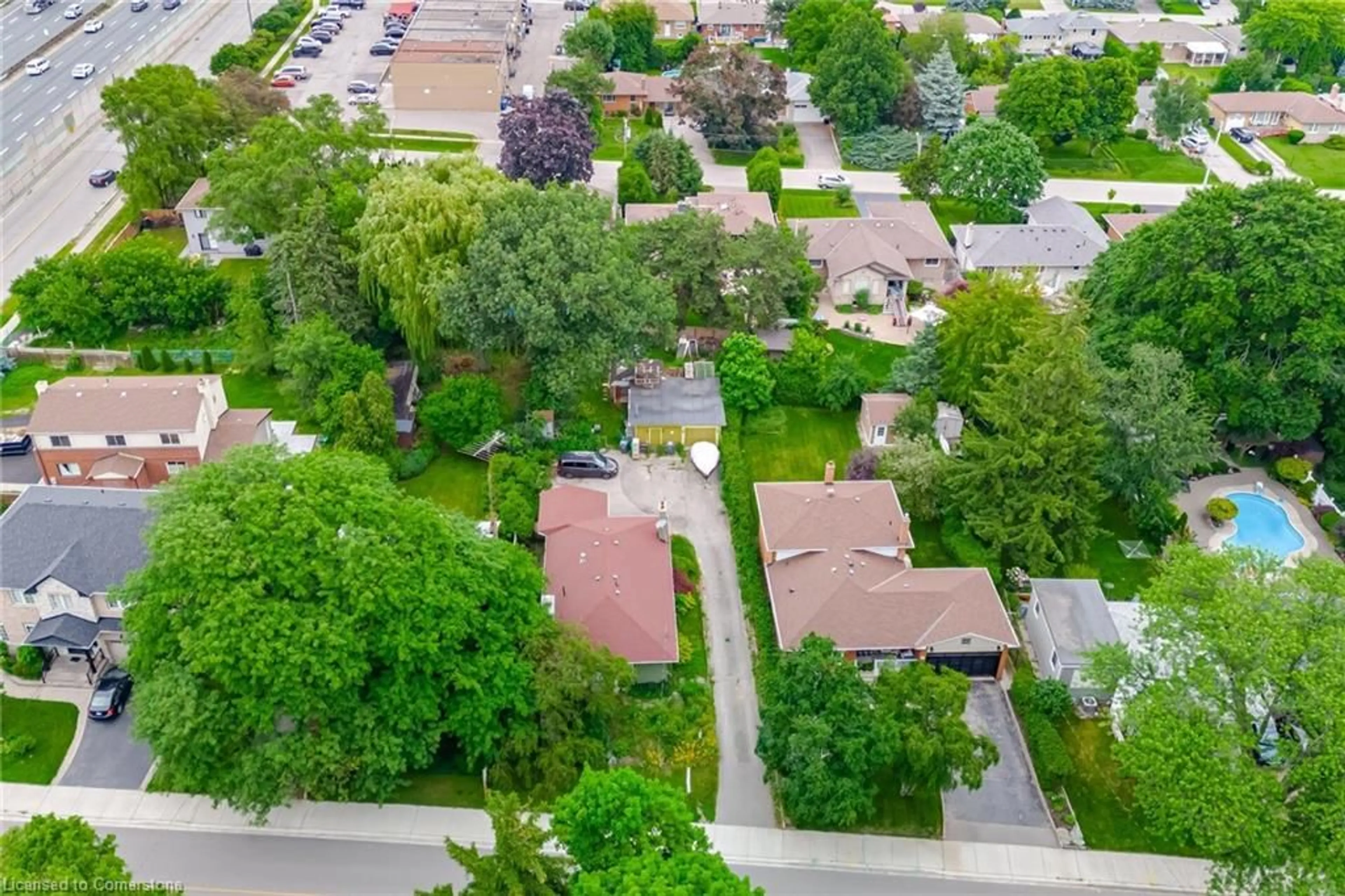 Frontside or backside of a home, the street view for 1635 Kenmuir Ave, Mississauga Ontario L5G 4B6