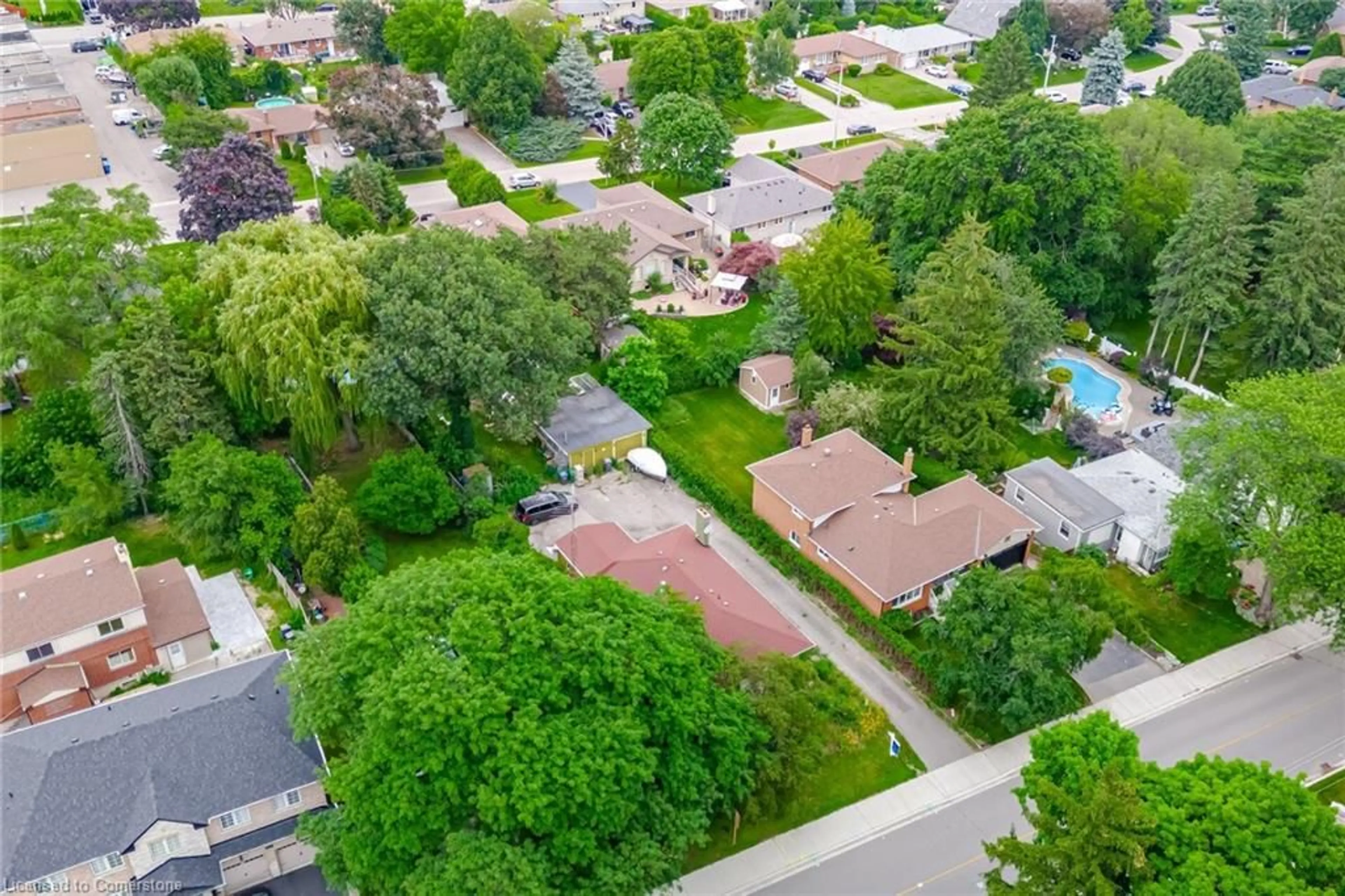 Frontside or backside of a home, the street view for 1635 Kenmuir Ave, Mississauga Ontario L5G 4B6