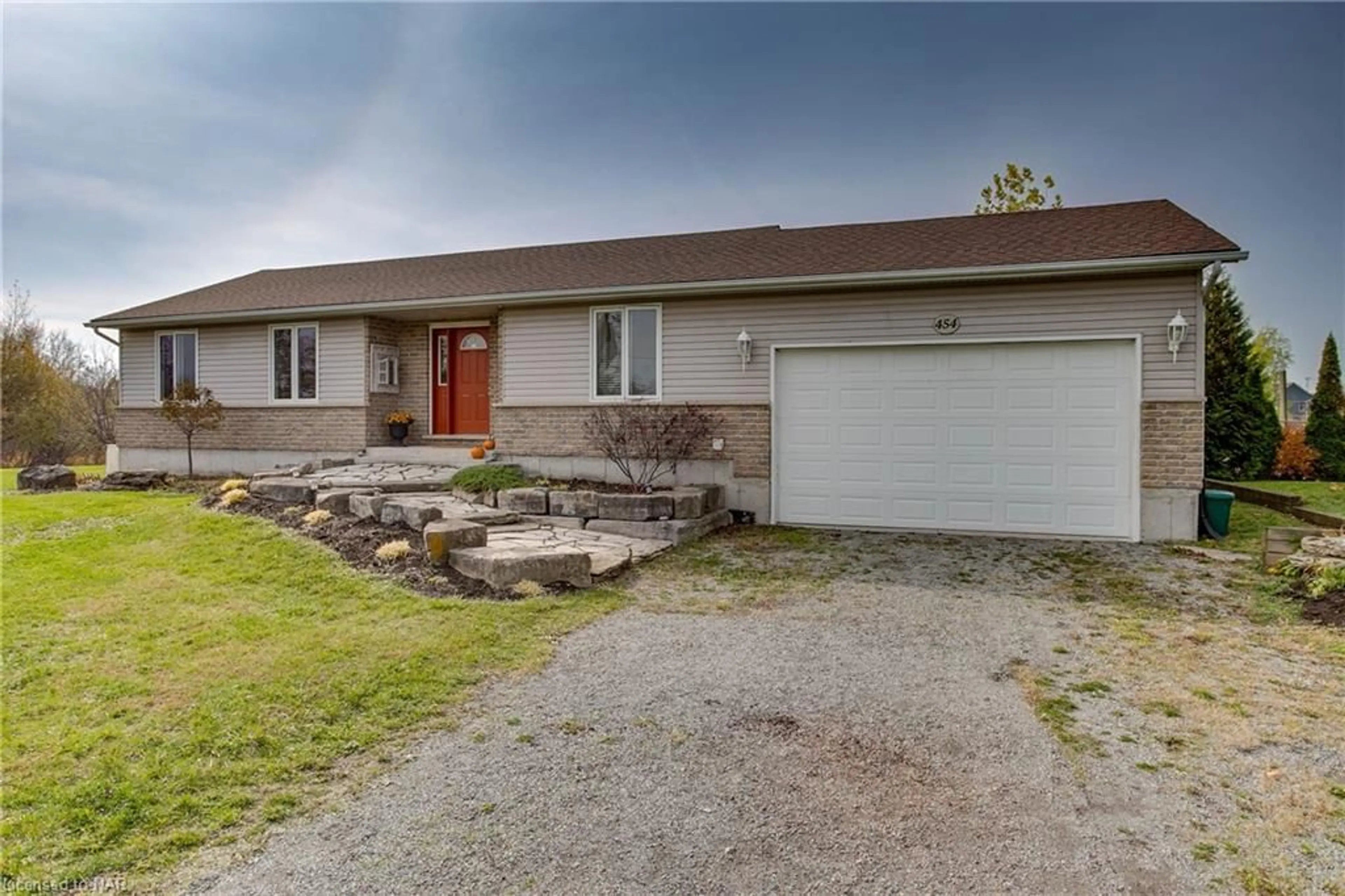 Frontside or backside of a home, the street view for 454 Holloway Bay Rd, Sherkston Ontario L0S 1R0