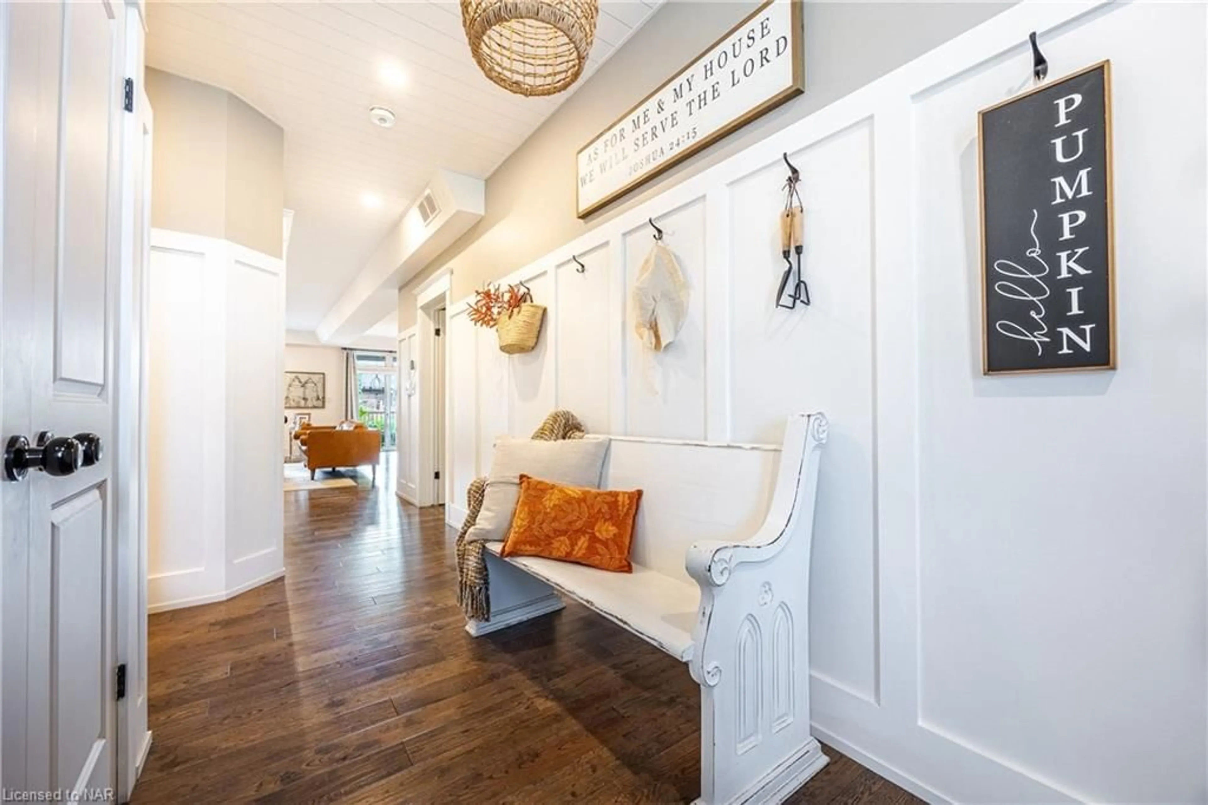 Indoor entryway, wood floors for 80 Willson Cross, Fonthill Ontario L0S 1E4