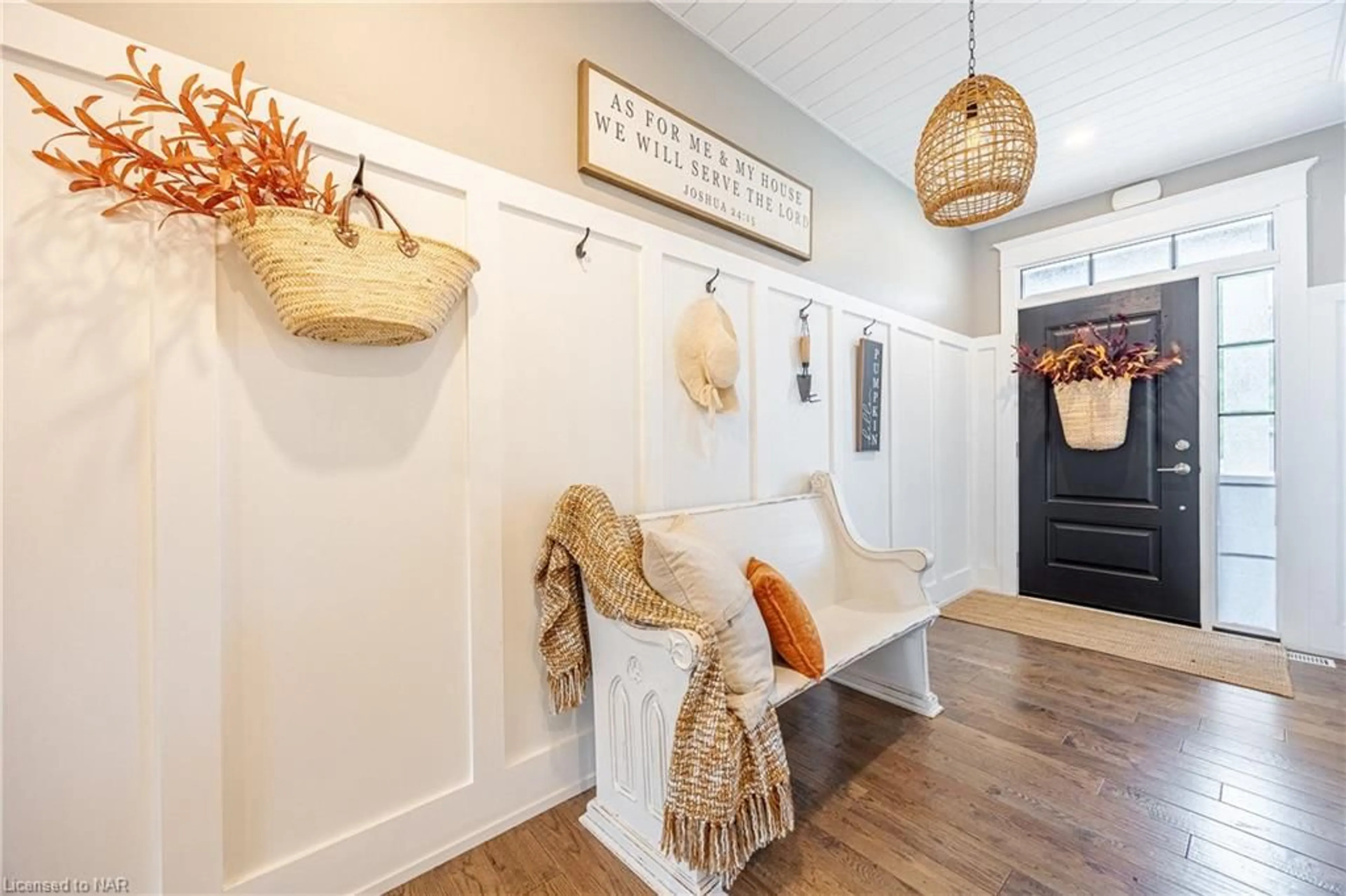 Indoor entryway, wood floors for 80 Willson Cross, Fonthill Ontario L0S 1E4