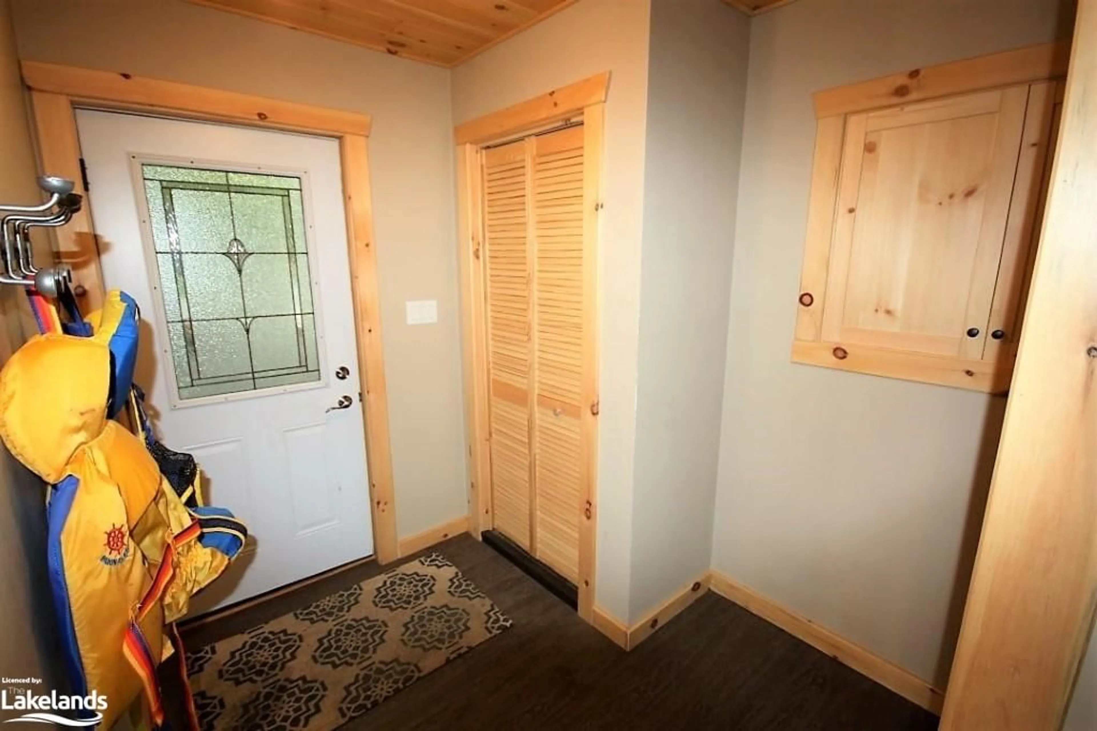 Indoor entryway, wood floors for 5 Sedgwick Road Rd, Alban Ontario P0M 1A0