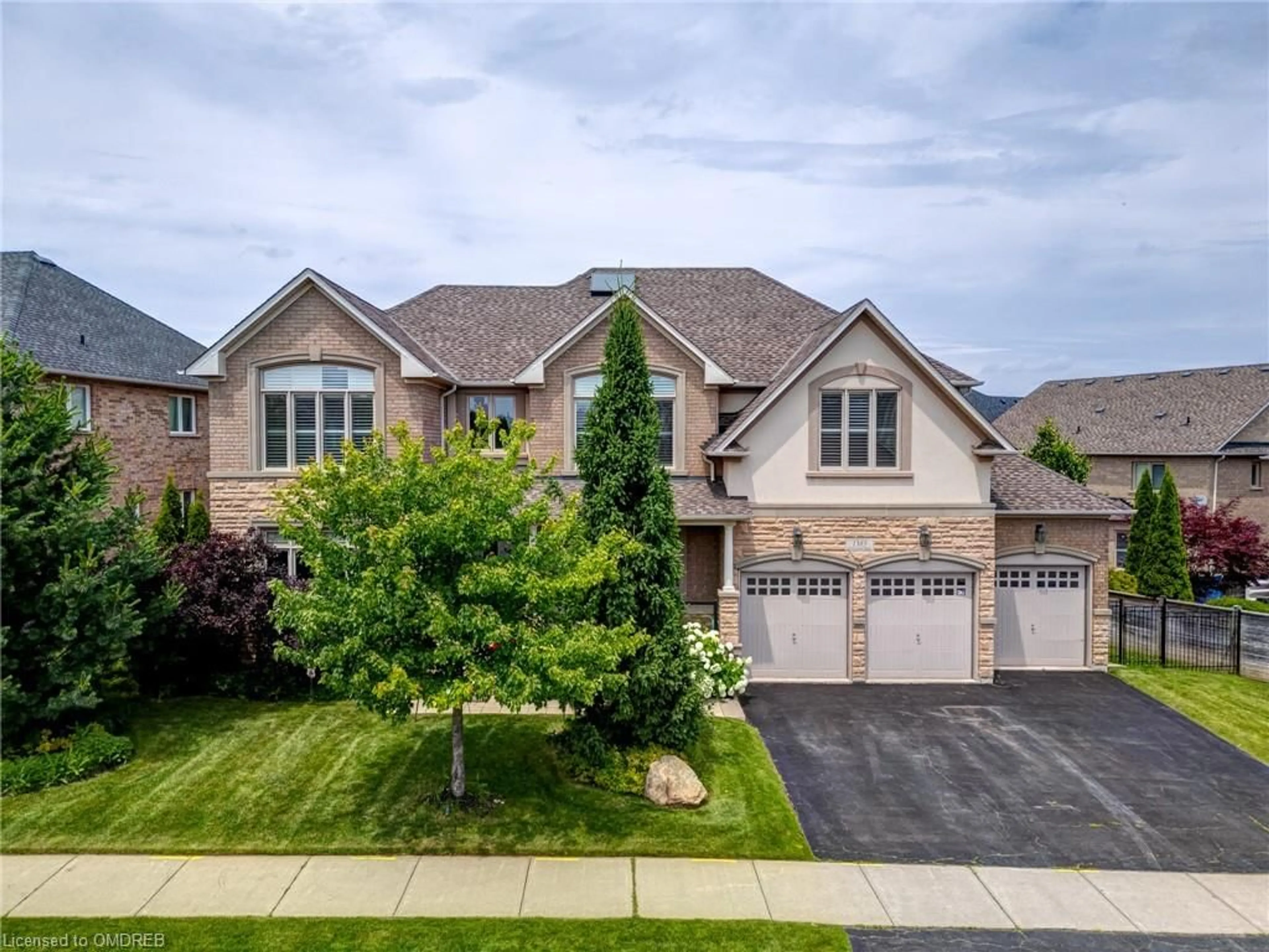 Frontside or backside of a home, the street view for 1385 Arrowhead Rd, Oakville Ontario L6H 7P7