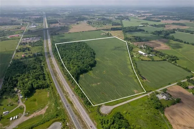 E/S Hansler Rd, Fonthill 4