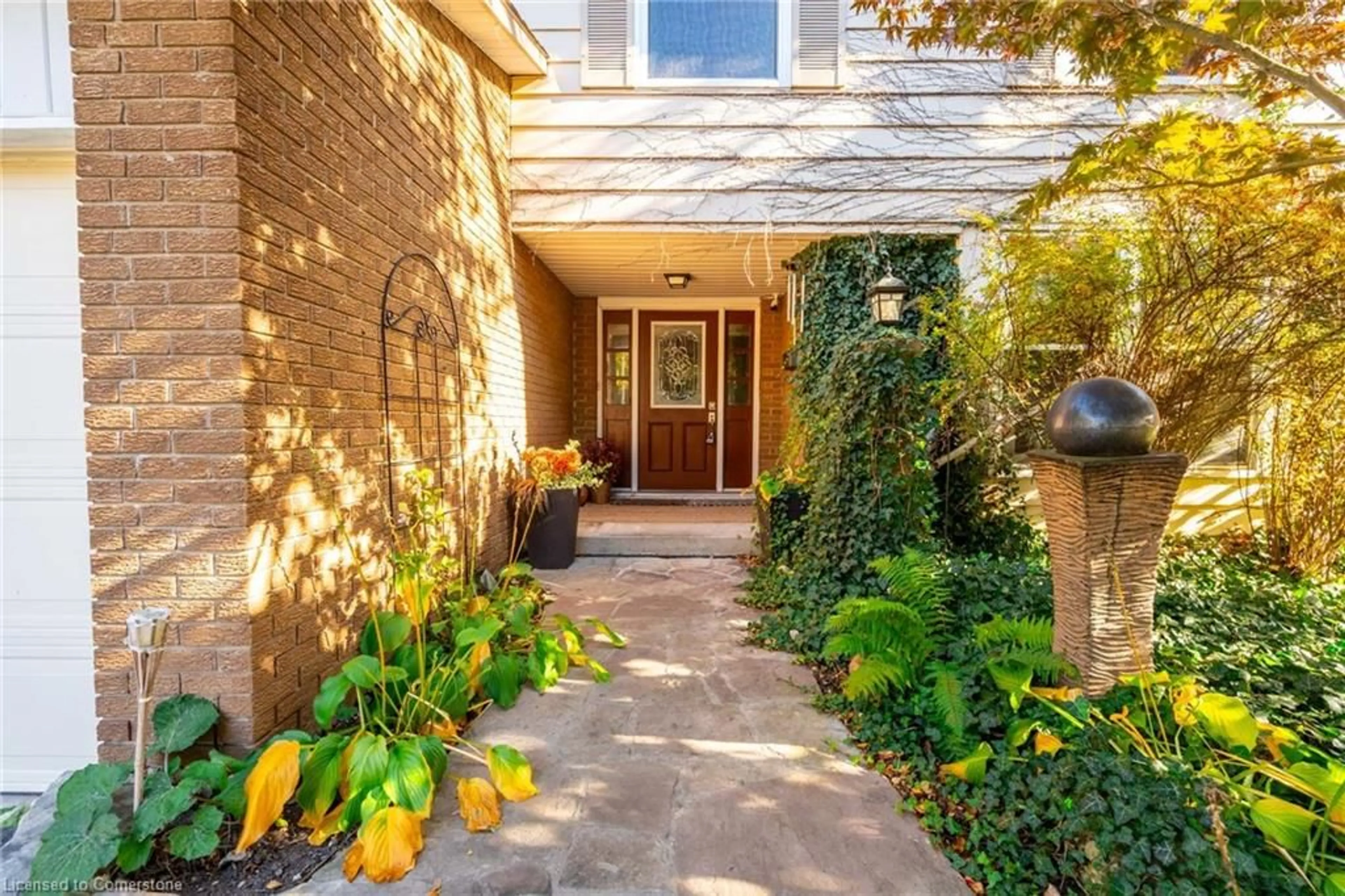 Indoor entryway, wood floors for 93 Turnbull Rd, Dundas Ontario L9H 5R8