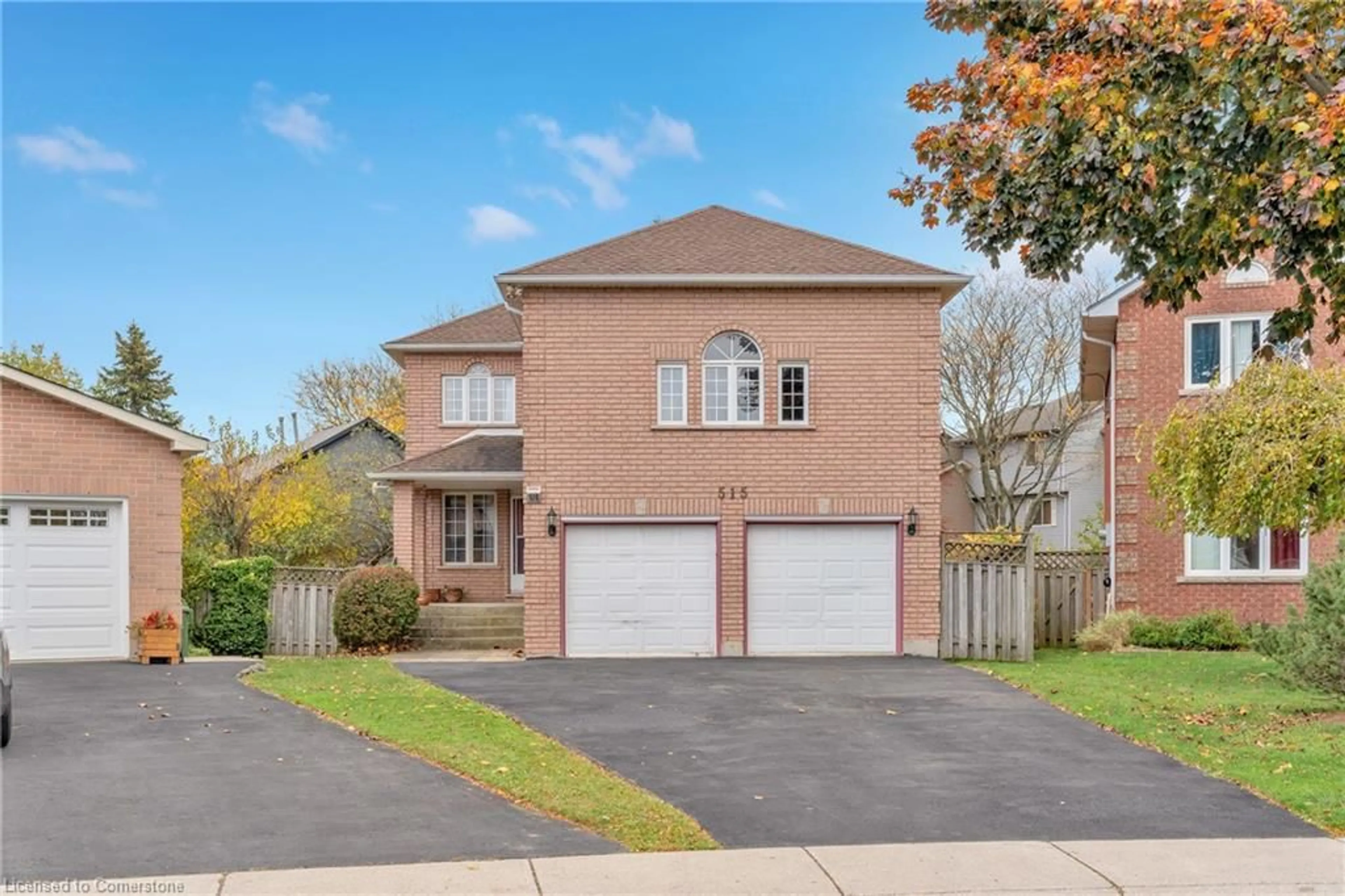 Frontside or backside of a home, the street view for 515 Eaglewood Dr, Hamilton Ontario L8W 3J3