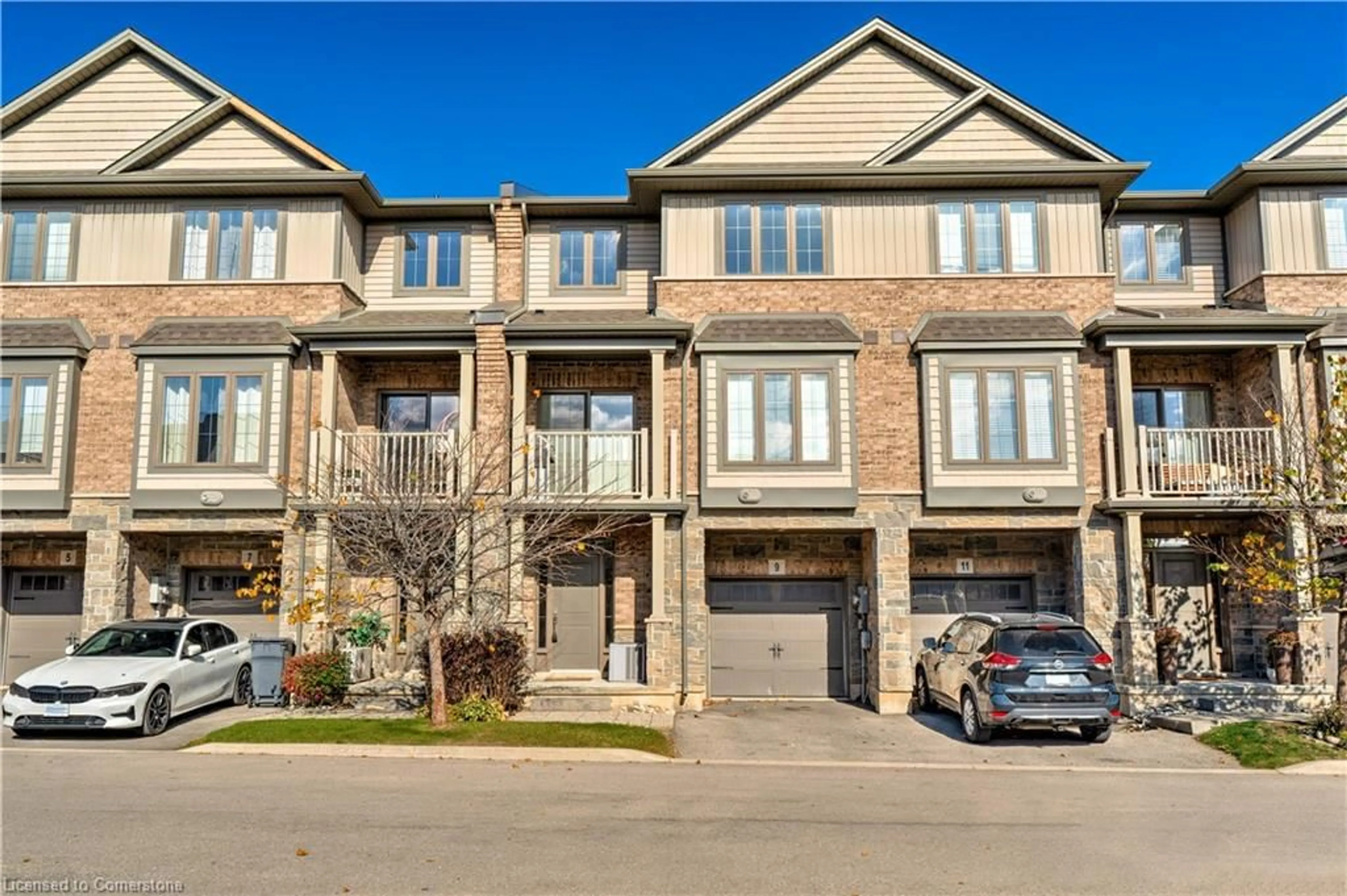 A pic from exterior of the house or condo, the street view for 9 Lakewalk Dr, Stoney Creek Ontario L8E 0J3