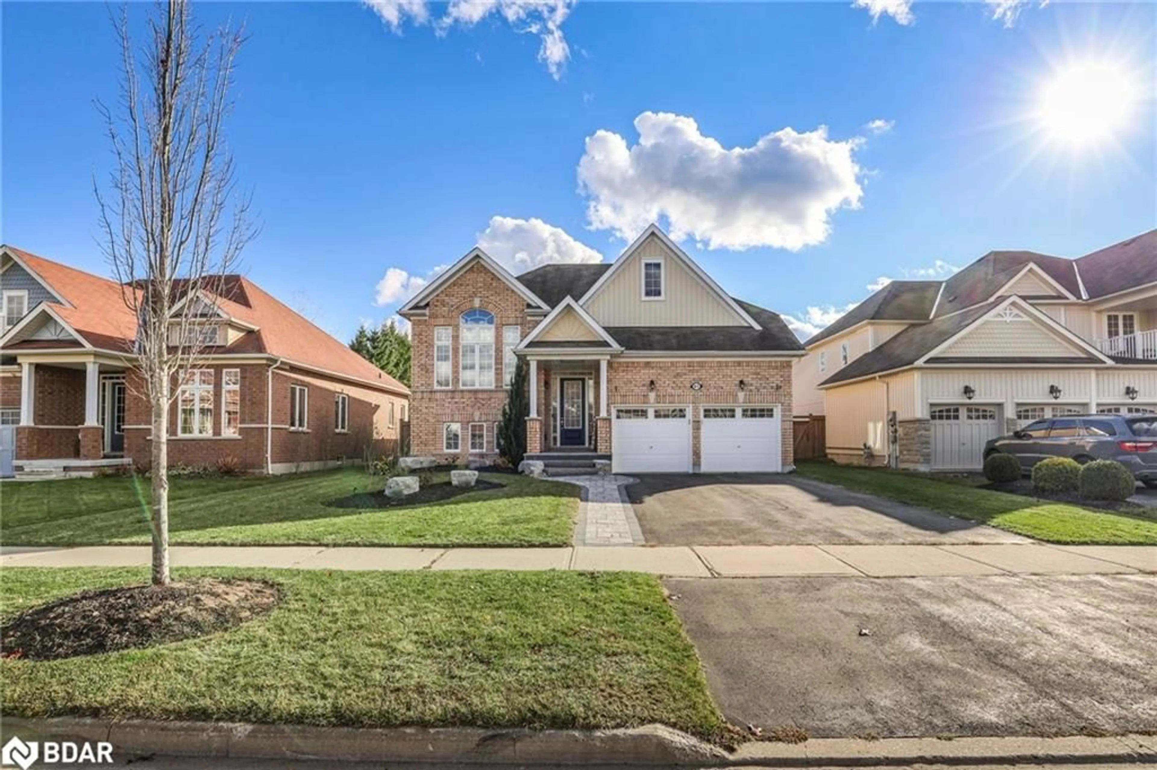 Frontside or backside of a home, the street view for 61 Collier Cres, Angus Ontario L3W 0M6