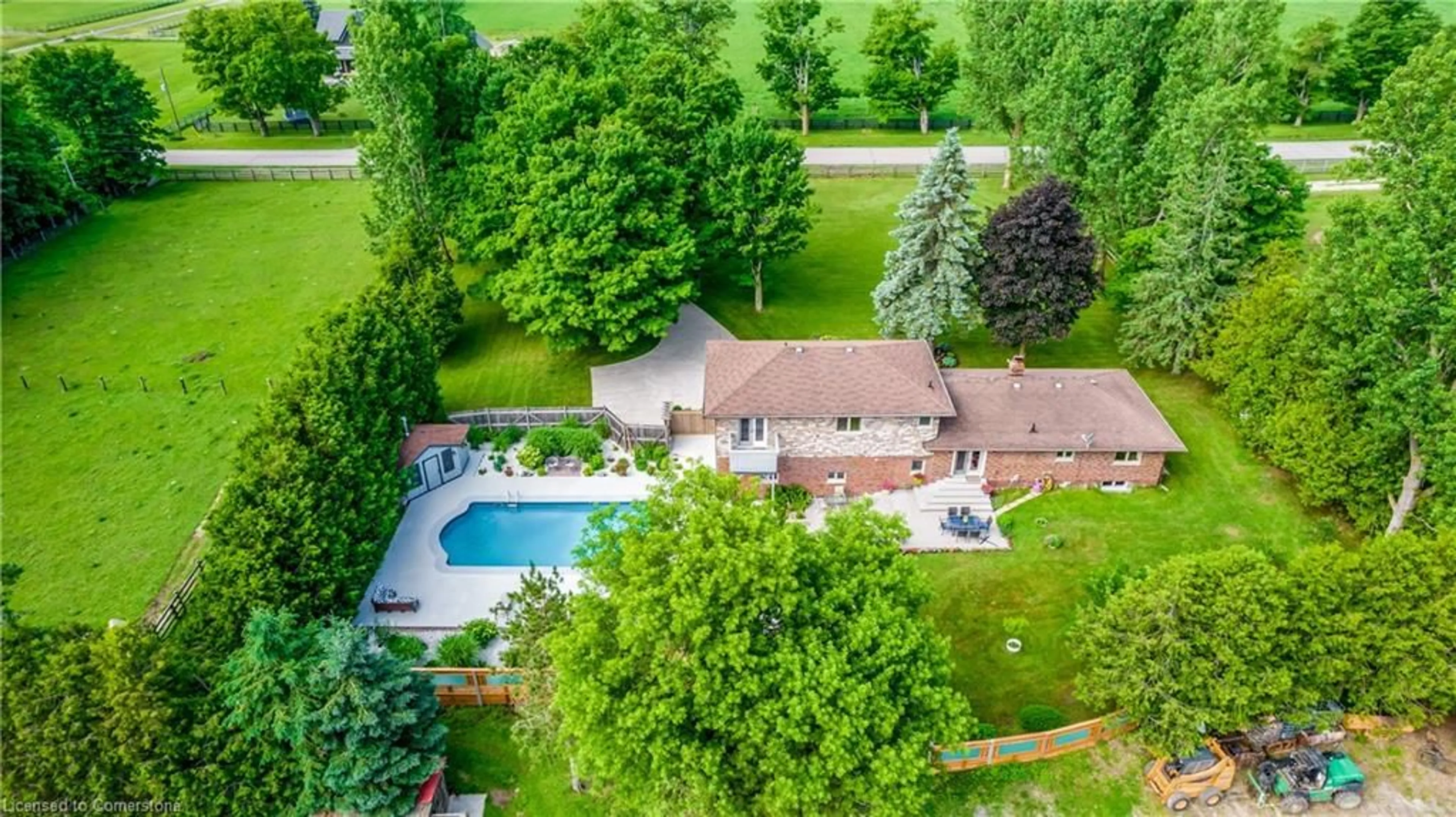 Indoor or outdoor pool for 19617 Mountainview Rd, Caledon East Ontario L7K 2G7