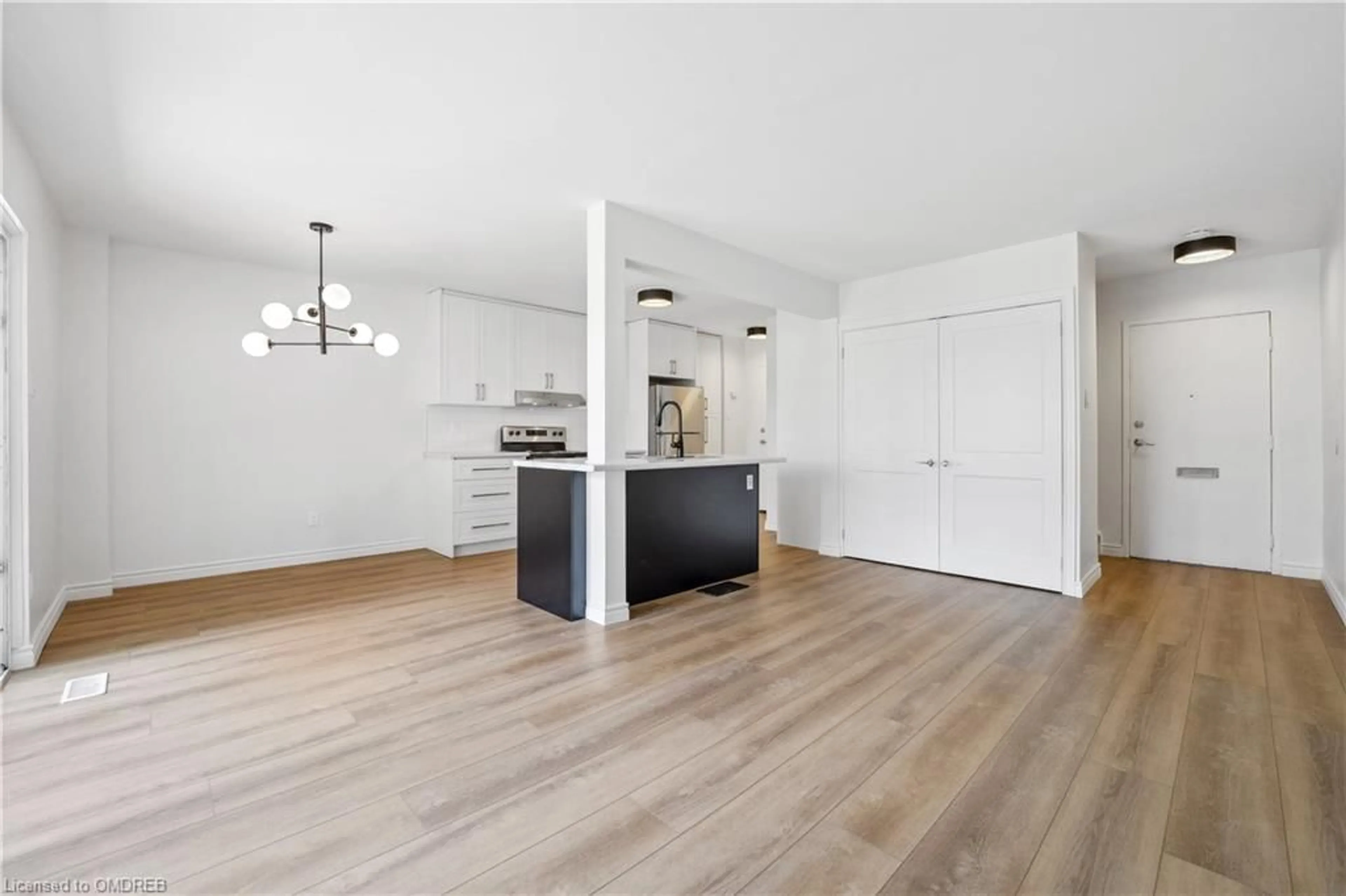 Open concept kitchen for 17 Old Pine Trail #178, St. Catharines Ontario L2M 6P9