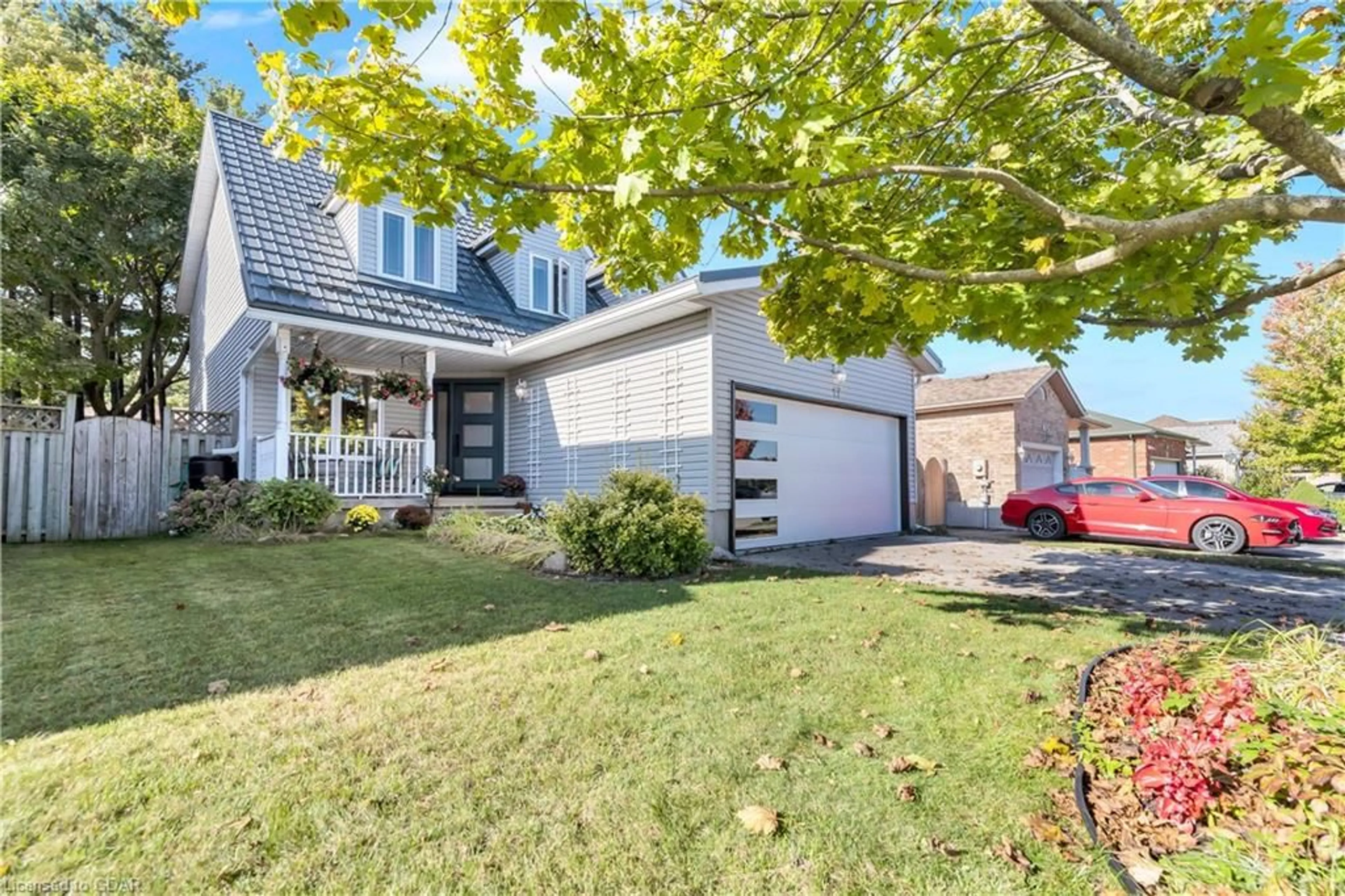 Frontside or backside of a home, cottage for 17 Abbeywood Cres, Guelph Ontario N1K 1T9