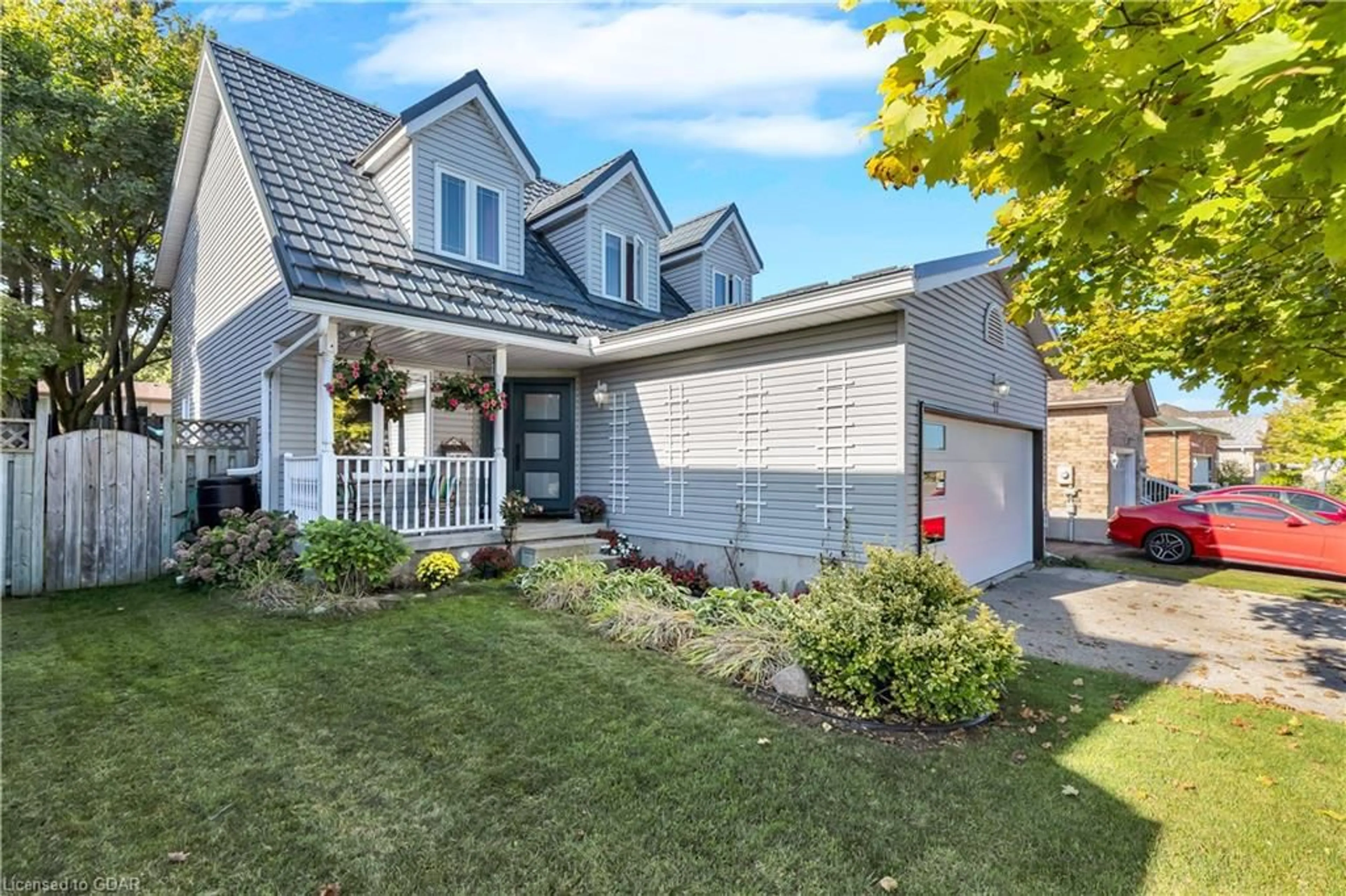 Frontside or backside of a home, cottage for 17 Abbeywood Cres, Guelph Ontario N1K 1T9