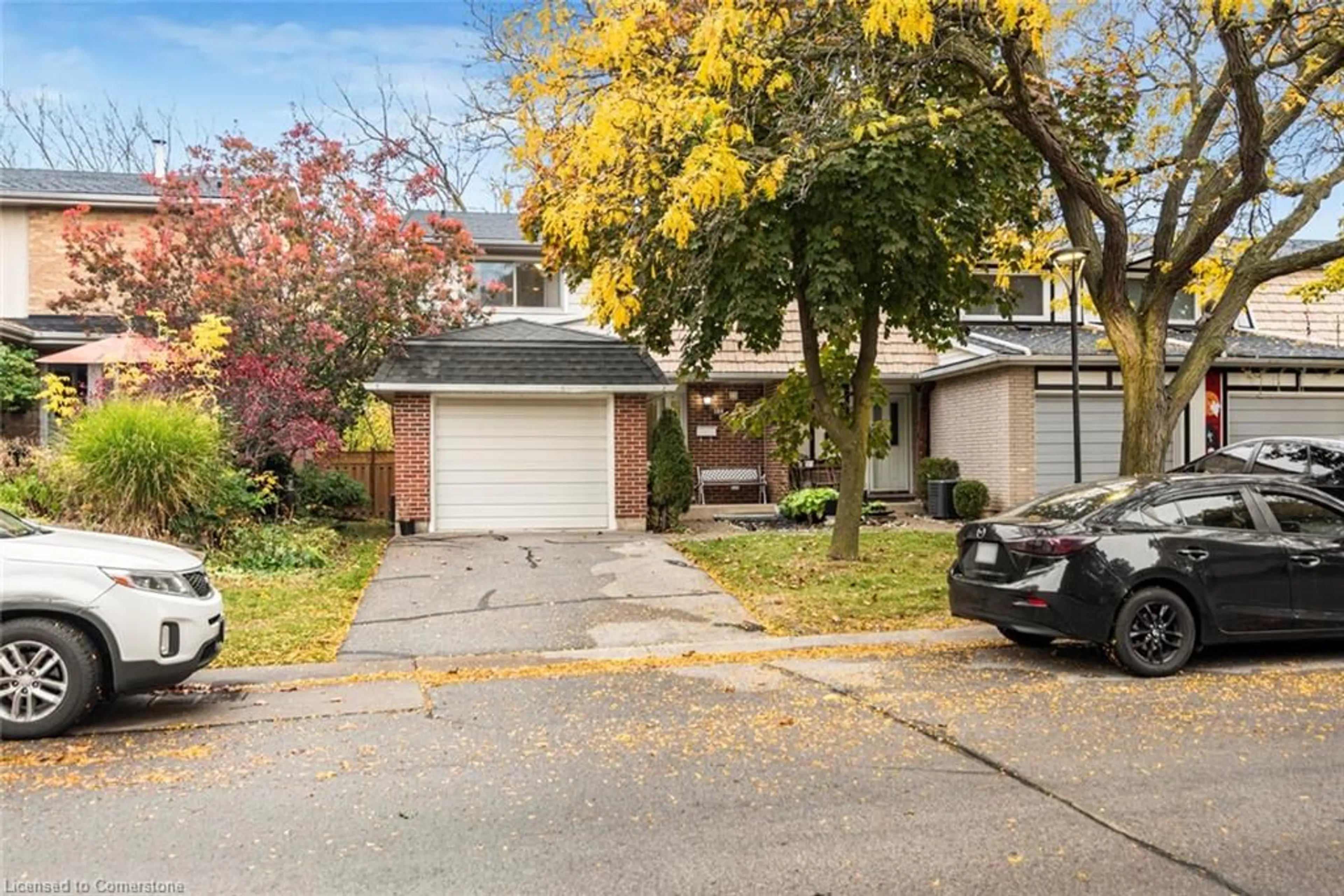 A pic from exterior of the house or condo, the street view for 100 St Andrews Crt #25, Hamilton Ontario L8K 6H2