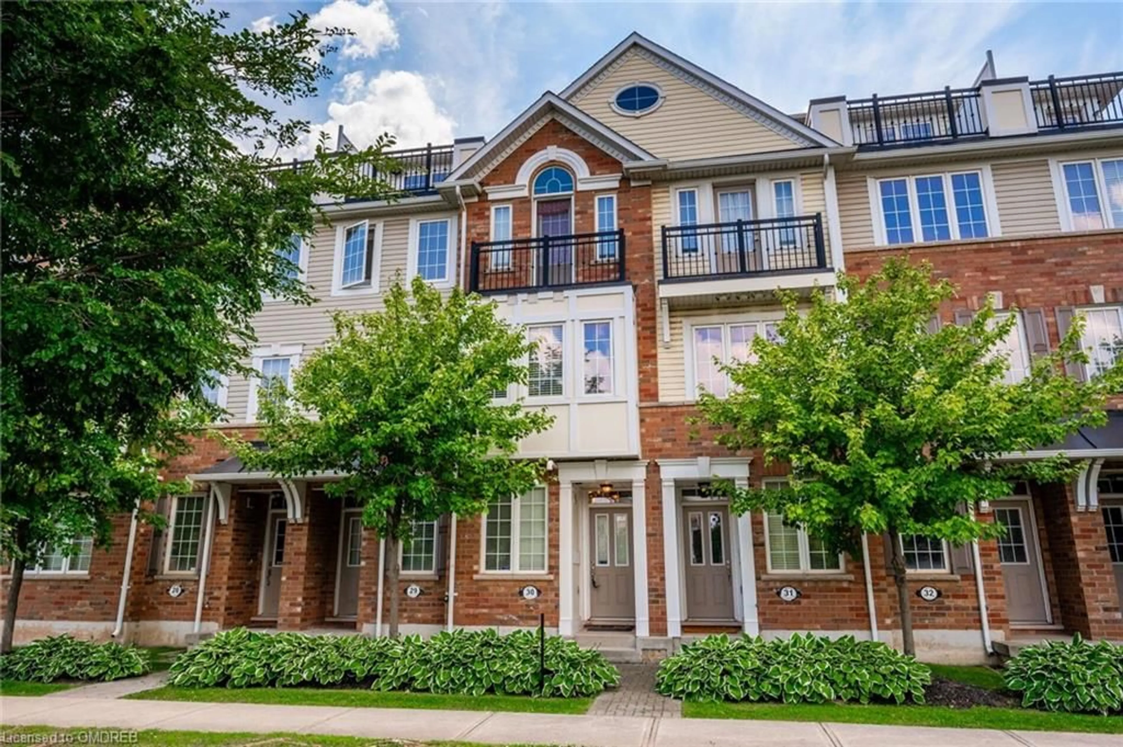 A pic from exterior of the house or condo, the street view for 2614 Dashwood Dr #30, Oakville Ontario L6M 0K5