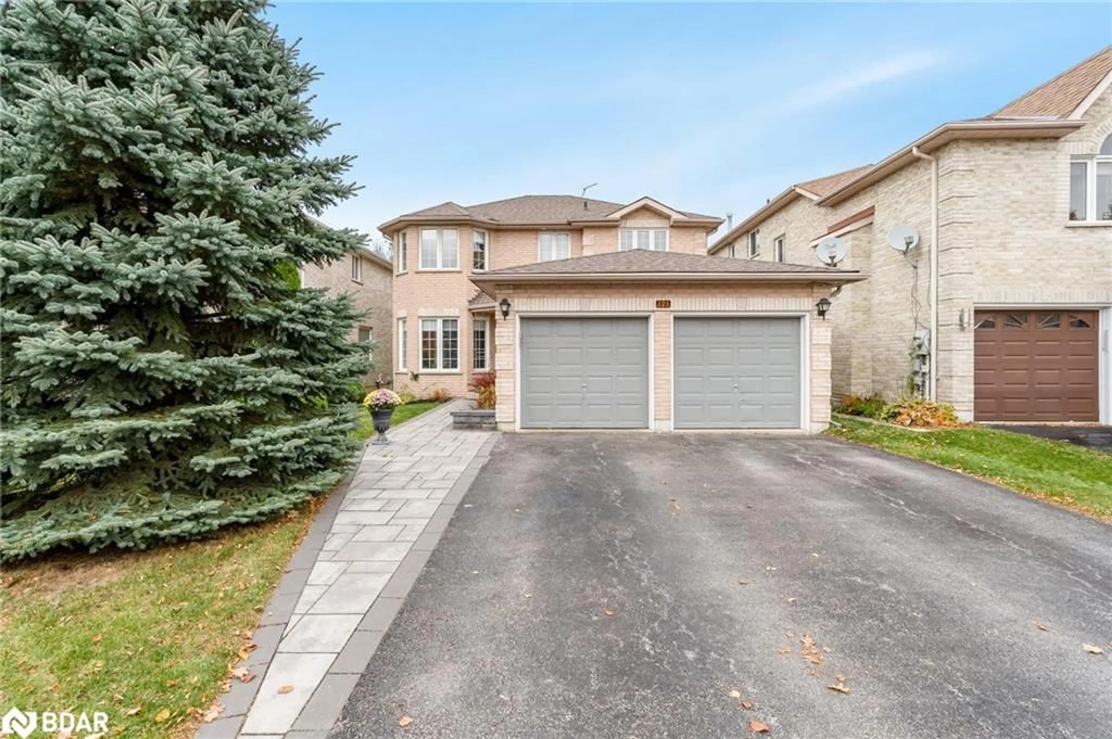 Frontside or backside of a home, the street view for 121 Nicholson Dr, Barrie Ontario L4N 0B2