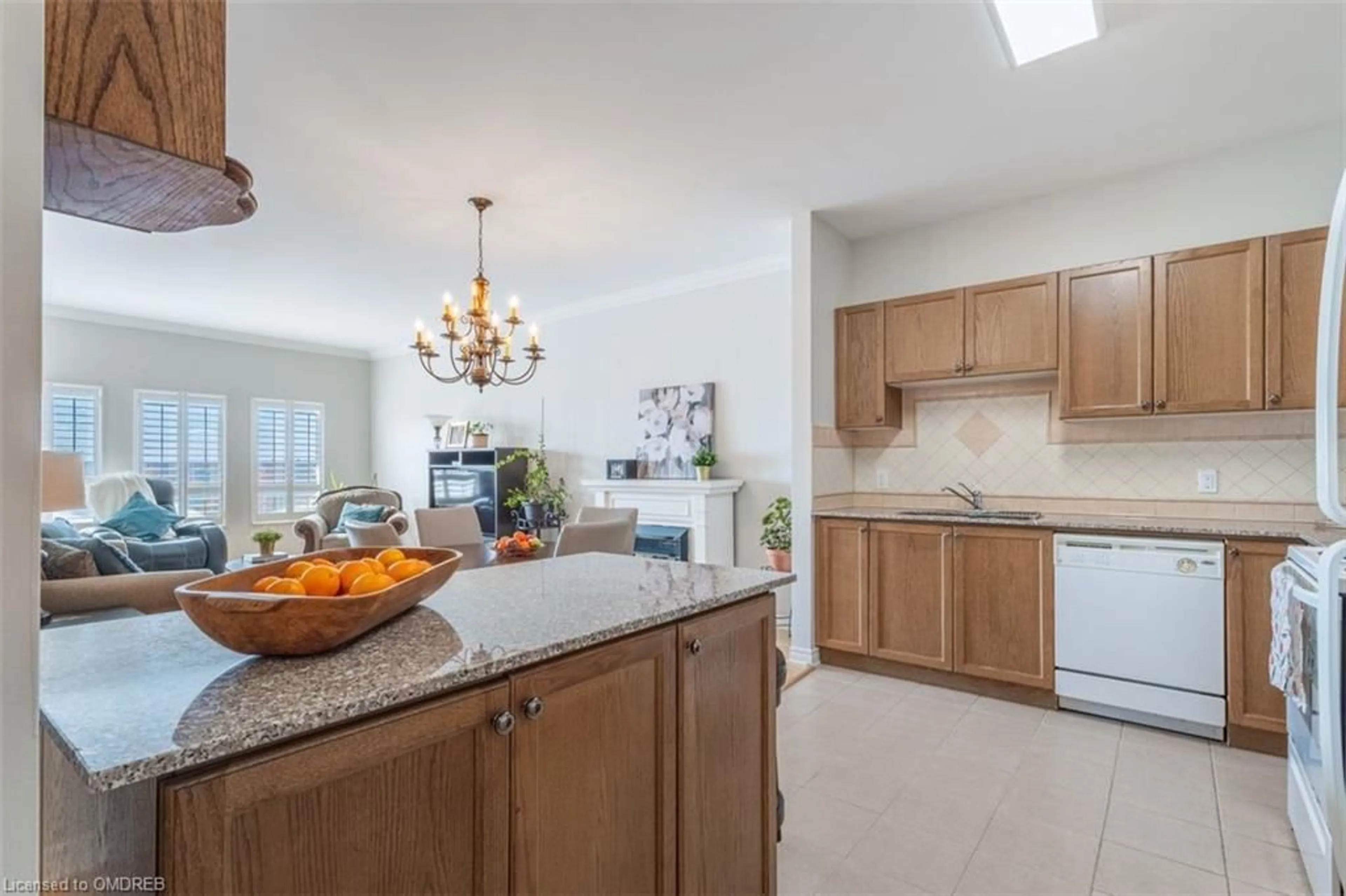 Open concept kitchen for 1499 Nottinghill Gate #403, Oakville Ontario L6M 5G1