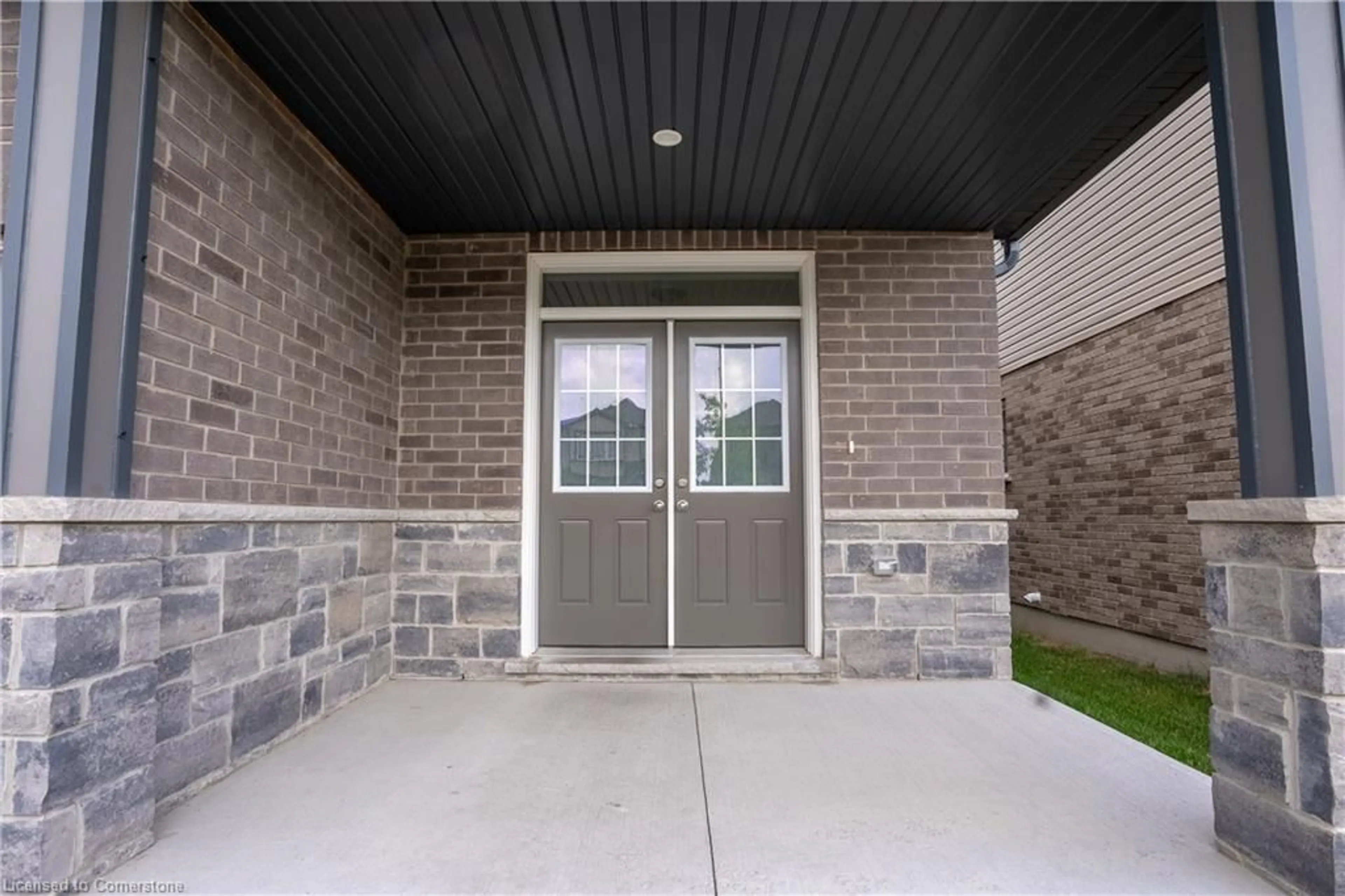 Indoor entryway, cement floor for 58 Beauchamp Dr, Cambridge Ontario N1S 0A2