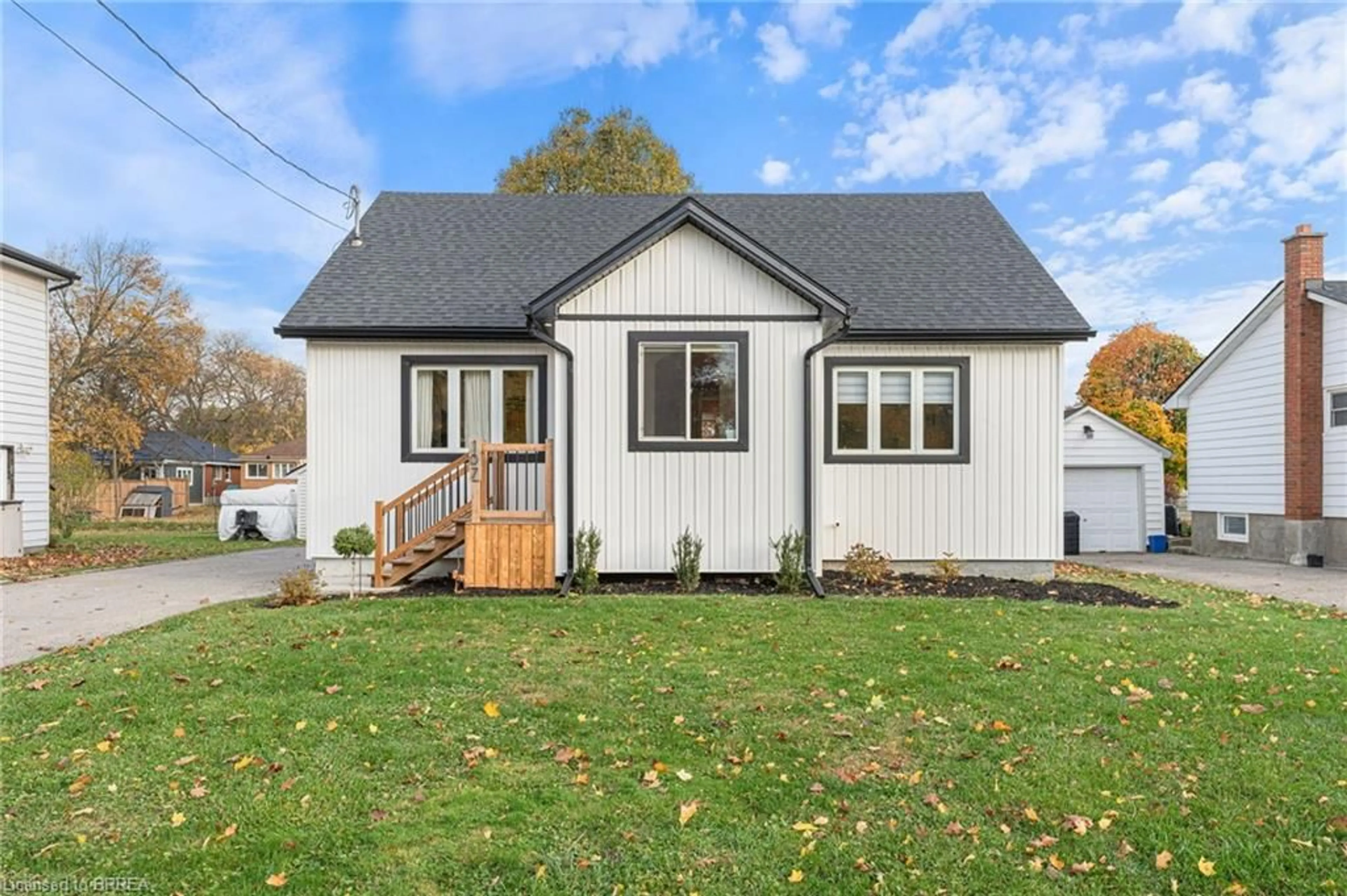 Frontside or backside of a home, cottage for 107 Elk St, Aylmer Ontario N5H 1S7