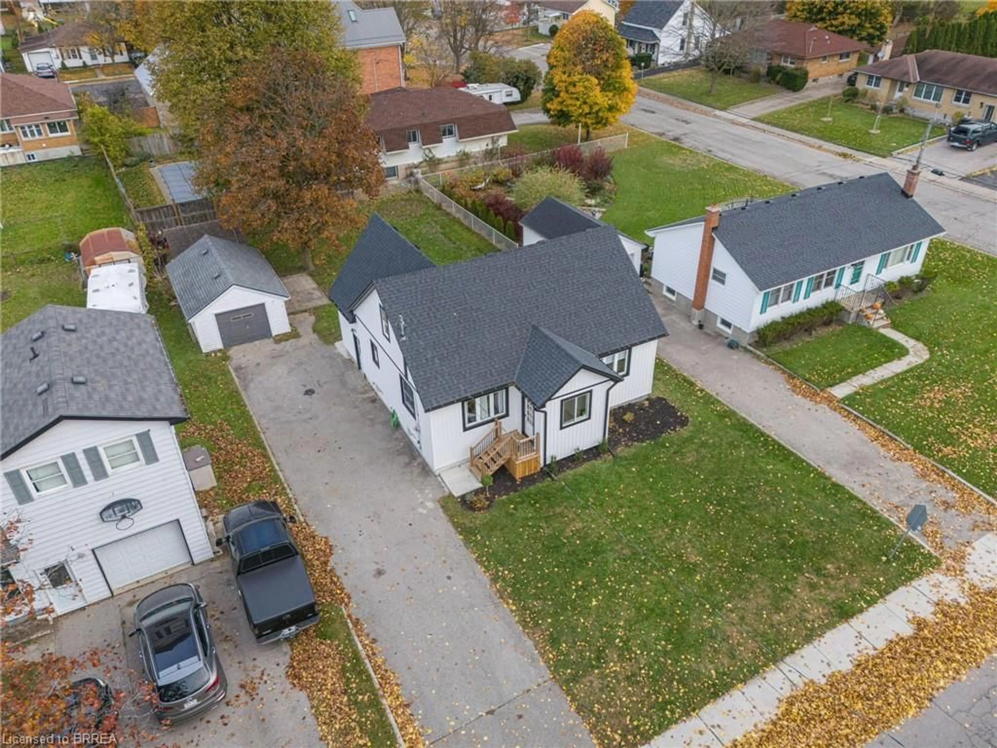 Frontside or backside of a home, the street view for 107 Elk St, Aylmer Ontario N5H 1S7