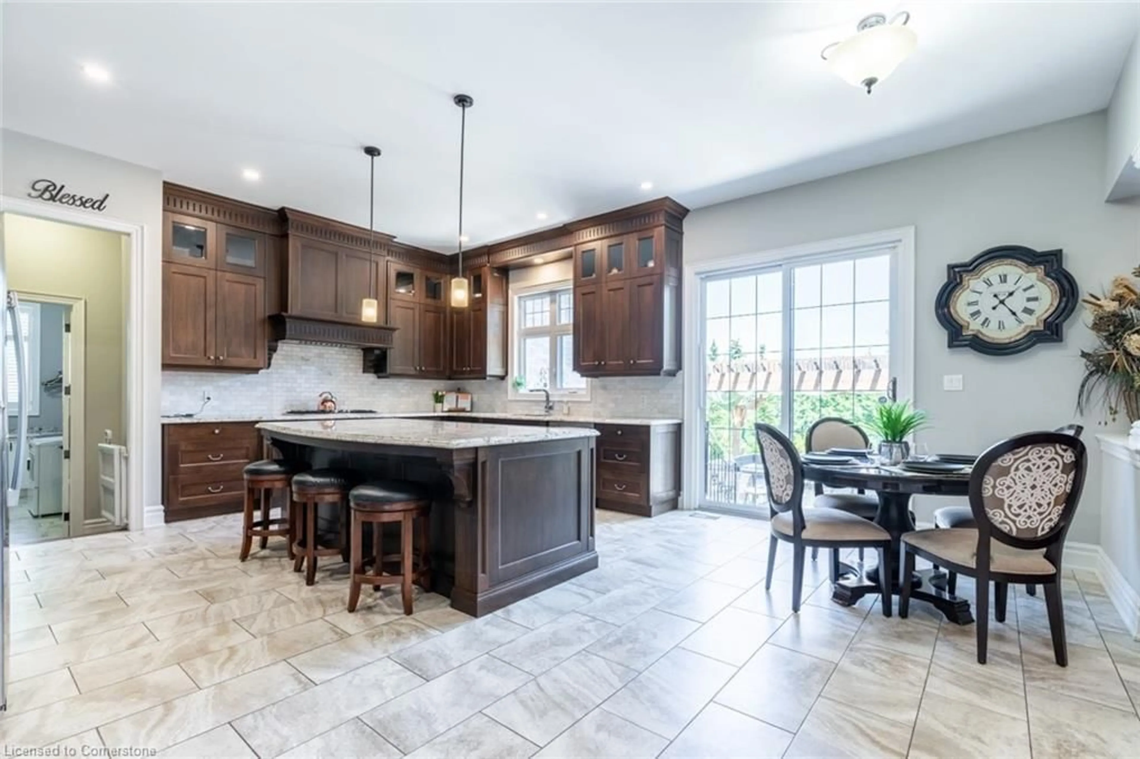 Open concept kitchen for 17 Mcdonald Crt, Waterdown Ontario L9H 7C3