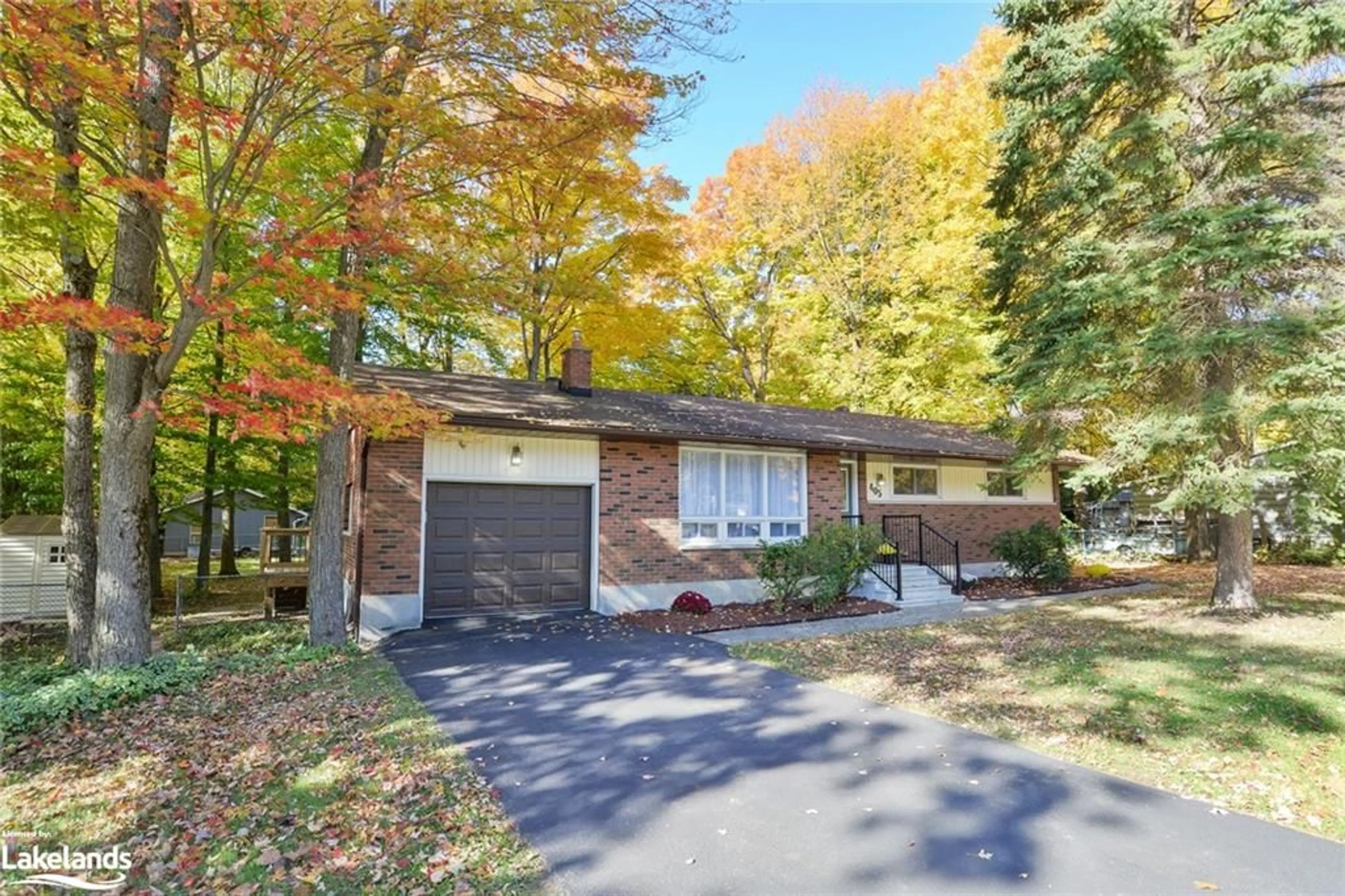 A pic from exterior of the house or condo, cottage for 405 Muskoka Beach Rd, Gravenhurst Ontario P1P 1M9