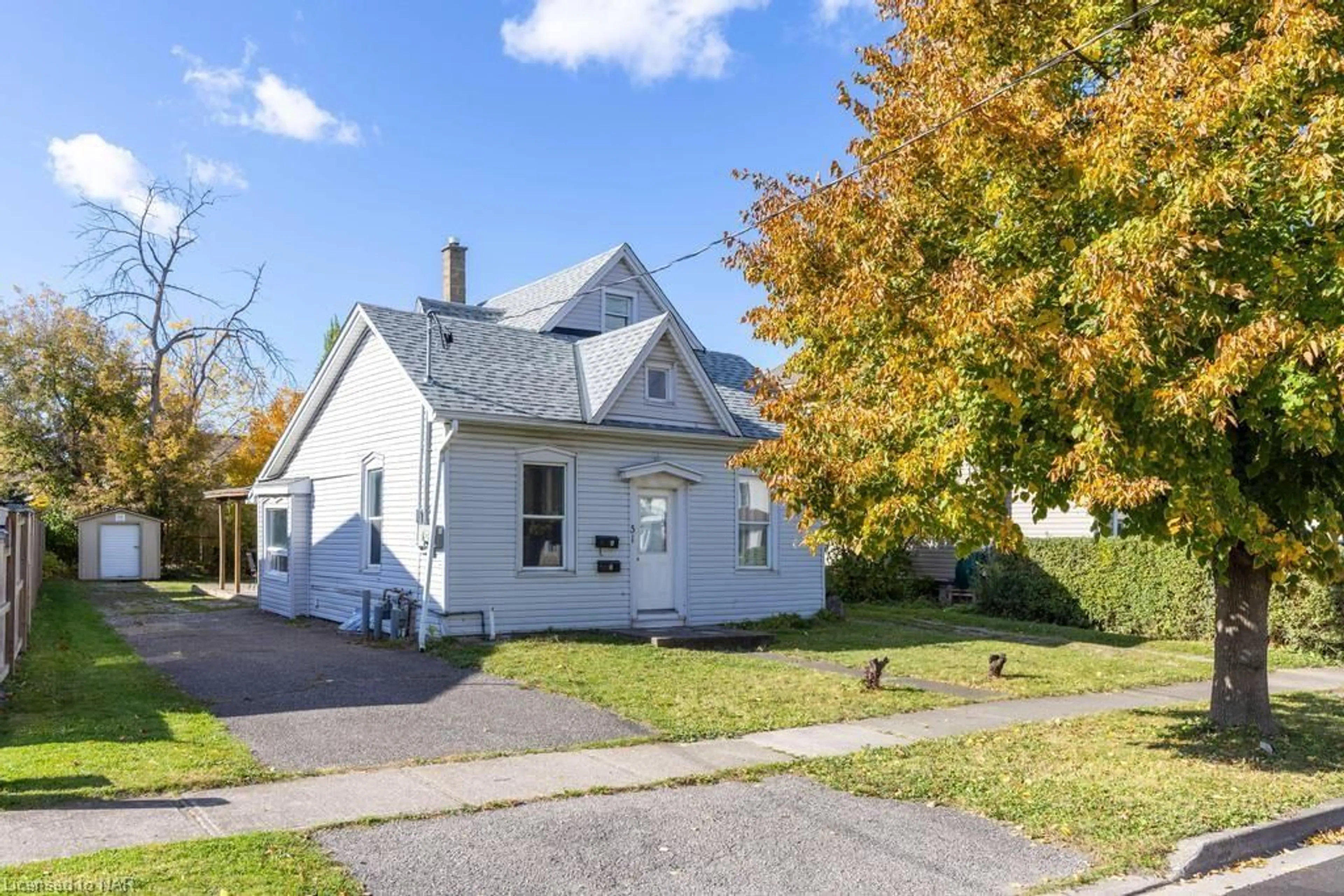 Frontside or backside of a home, cottage for 51 Haynes Ave, St. Catharines Ontario L2R 3J8