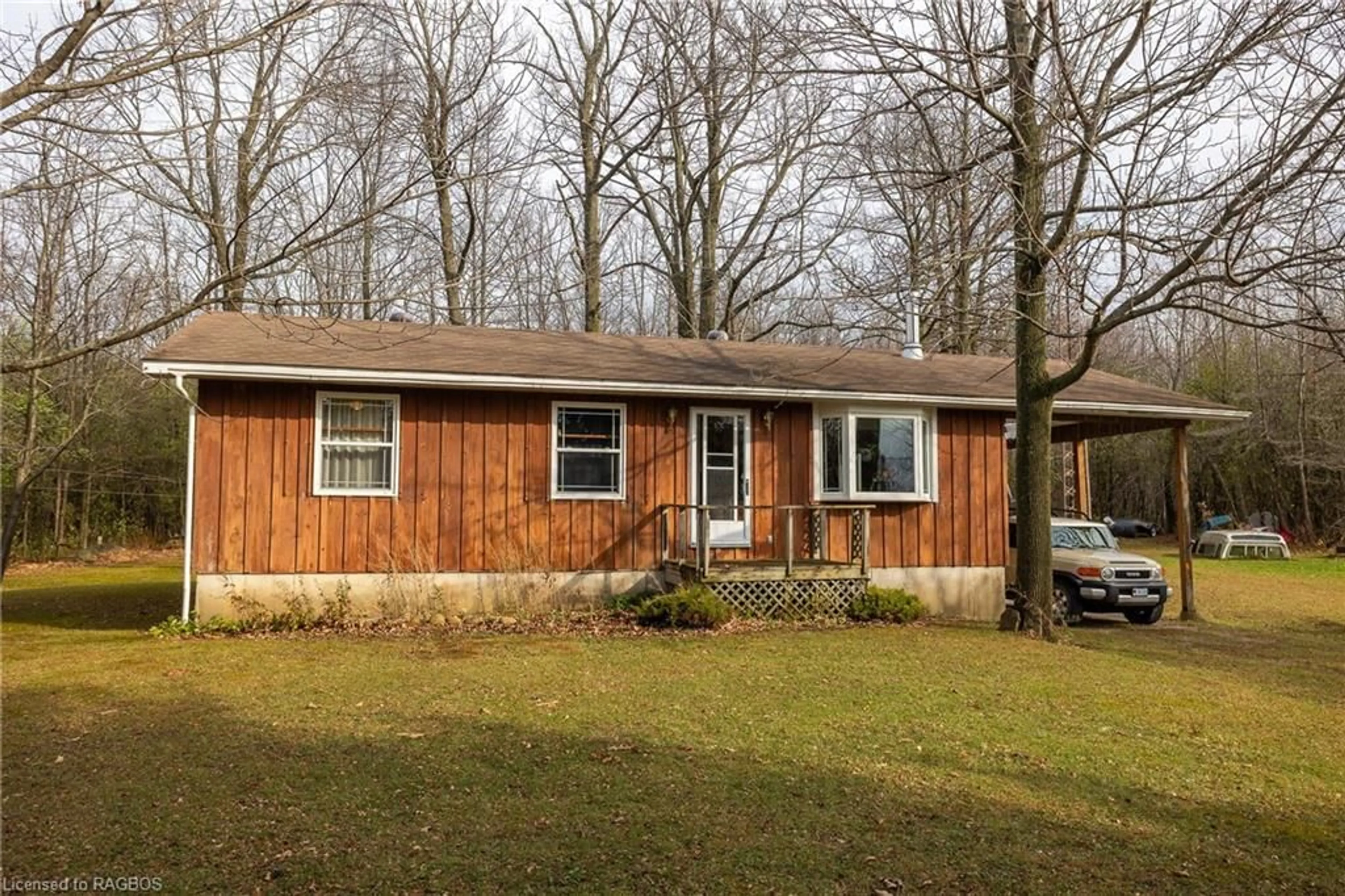 Frontside or backside of a home, cottage for 423033 Harbour Dr, Meaford Municipality Ontario N0H 1B0